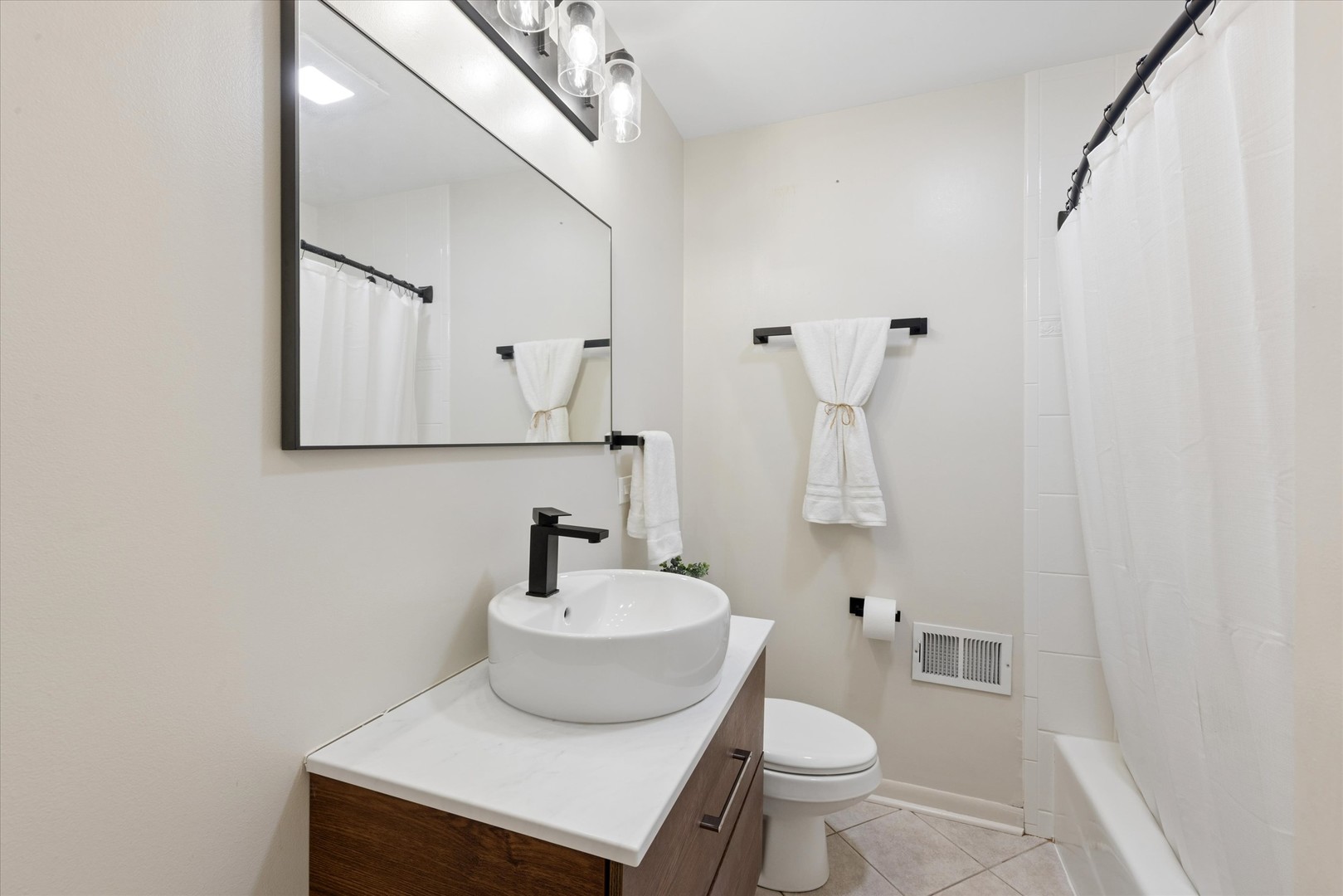 123 E Columbia Avenue