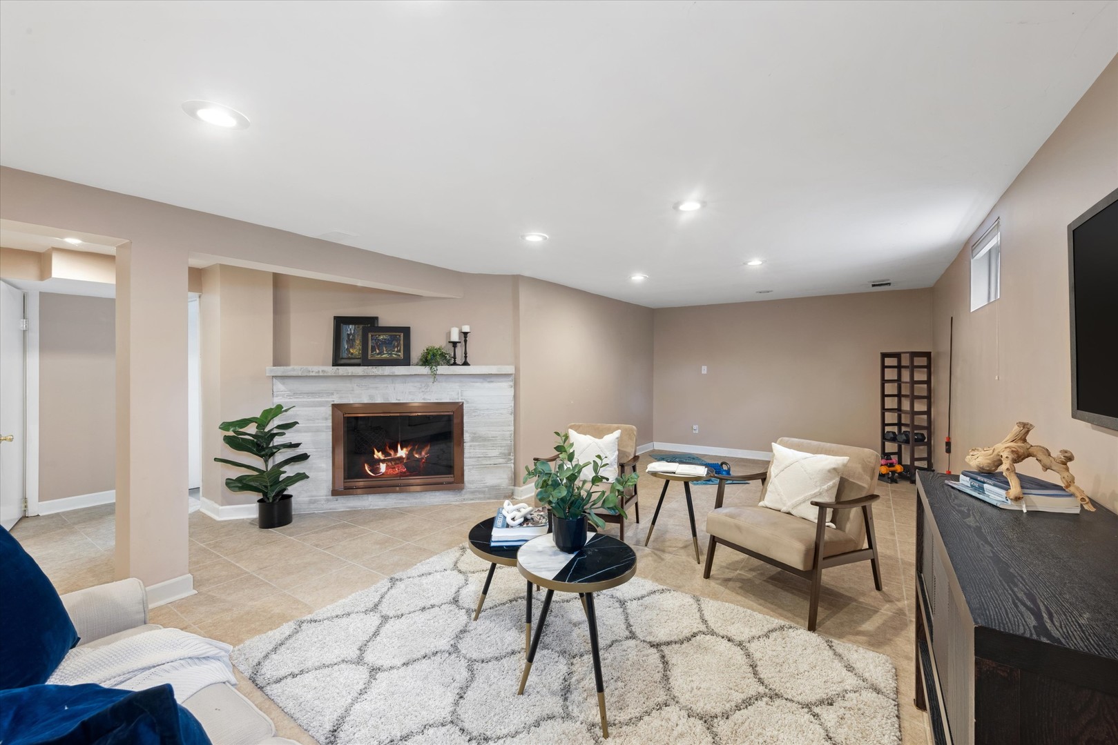 123 E Columbia Avenue