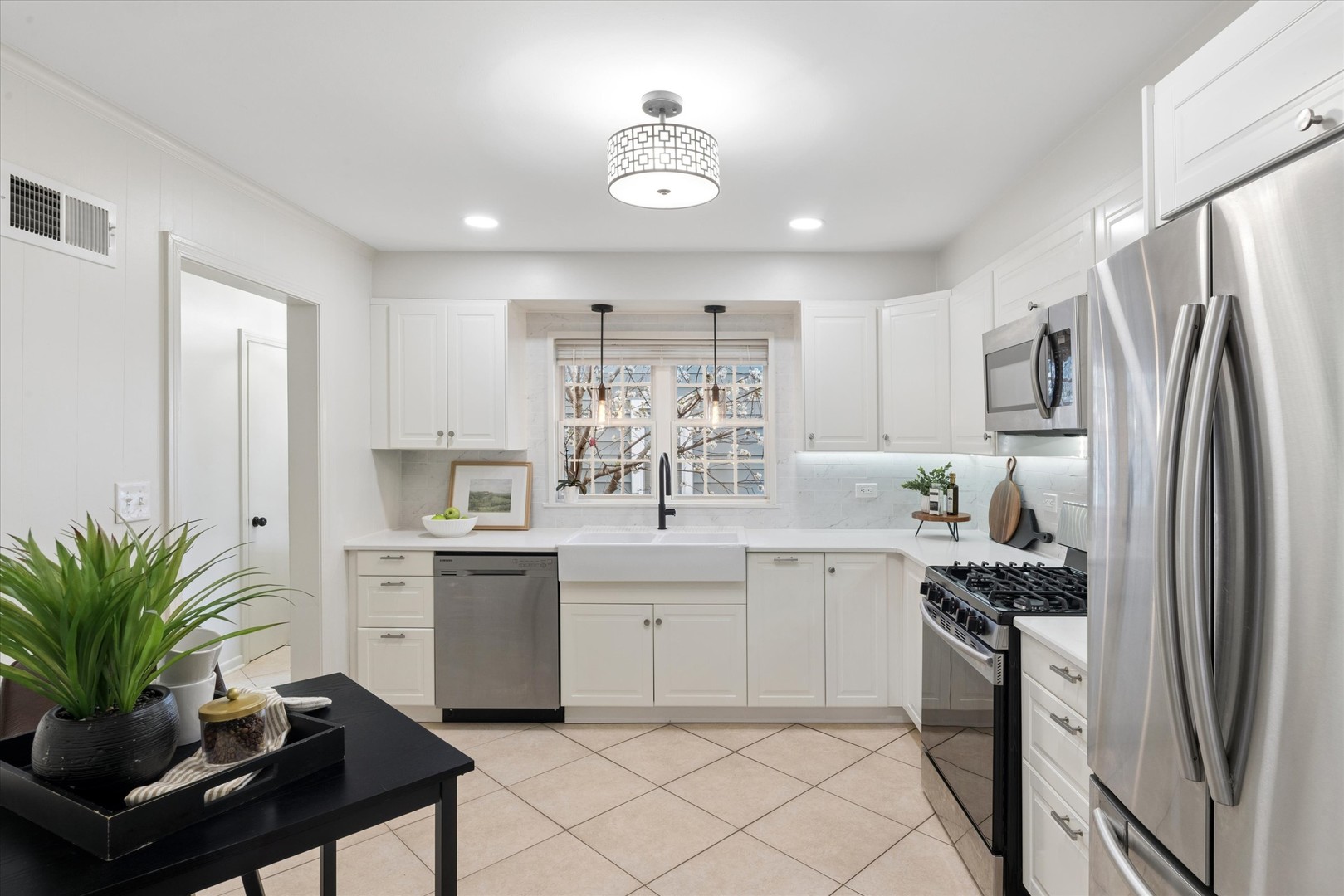 123 E Columbia Avenue