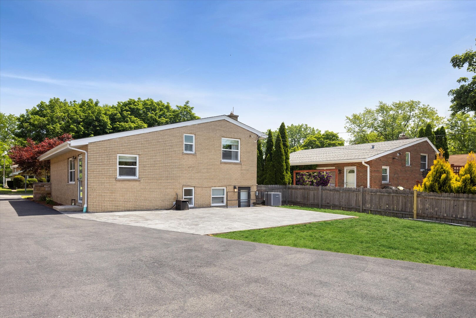 408 W Commonwealth Lane