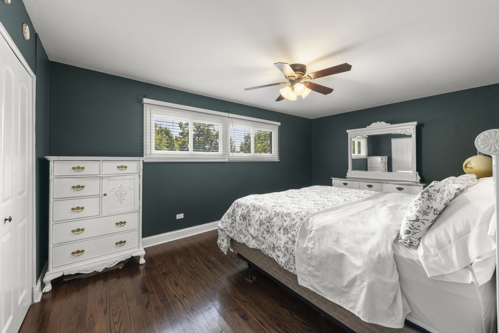 15W621 Diversey Avenue