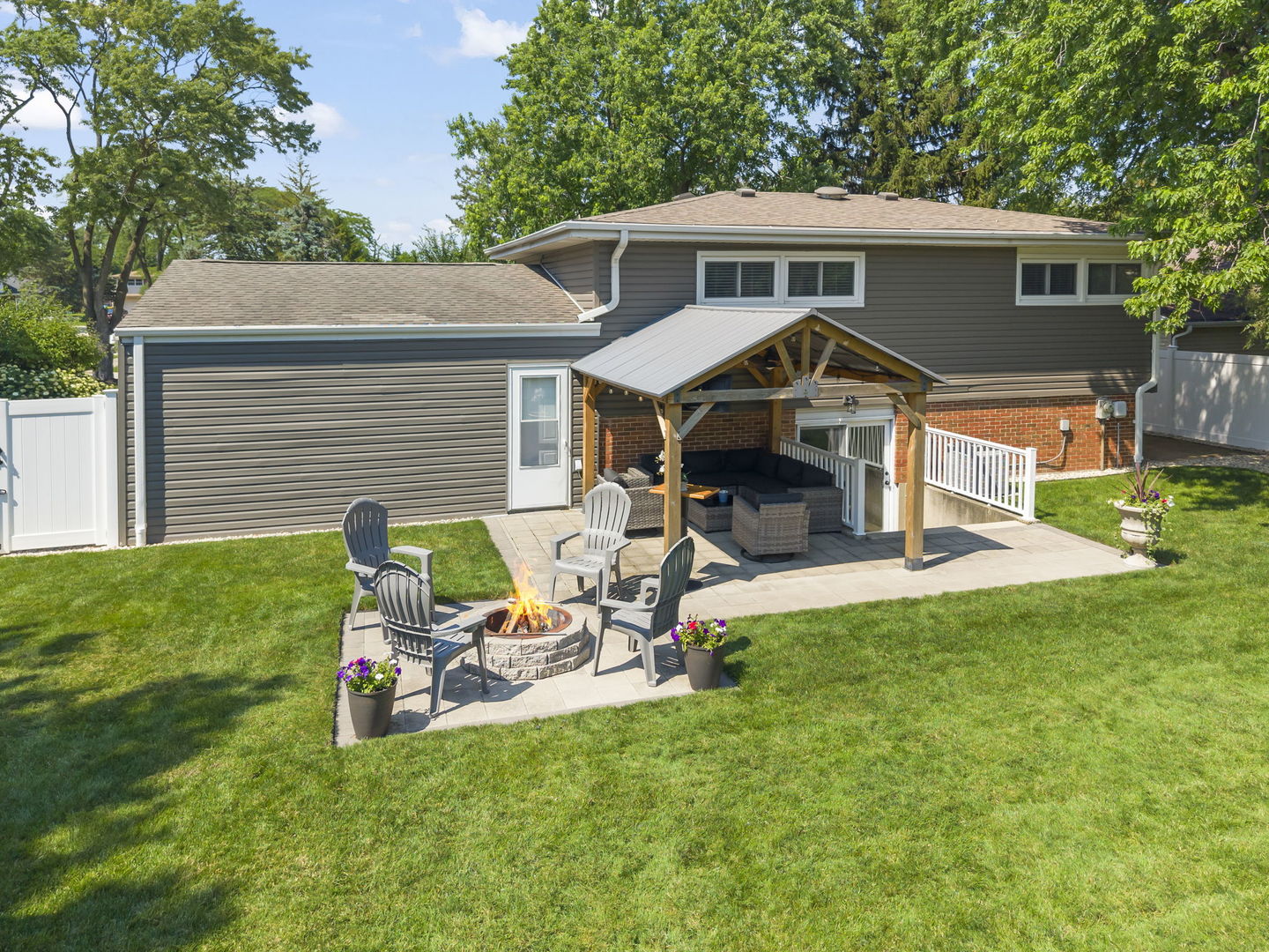 15W621 Diversey Avenue