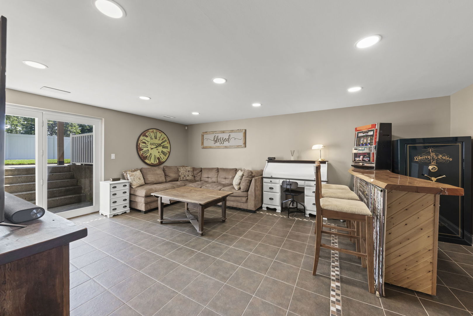 15W621 Diversey Avenue