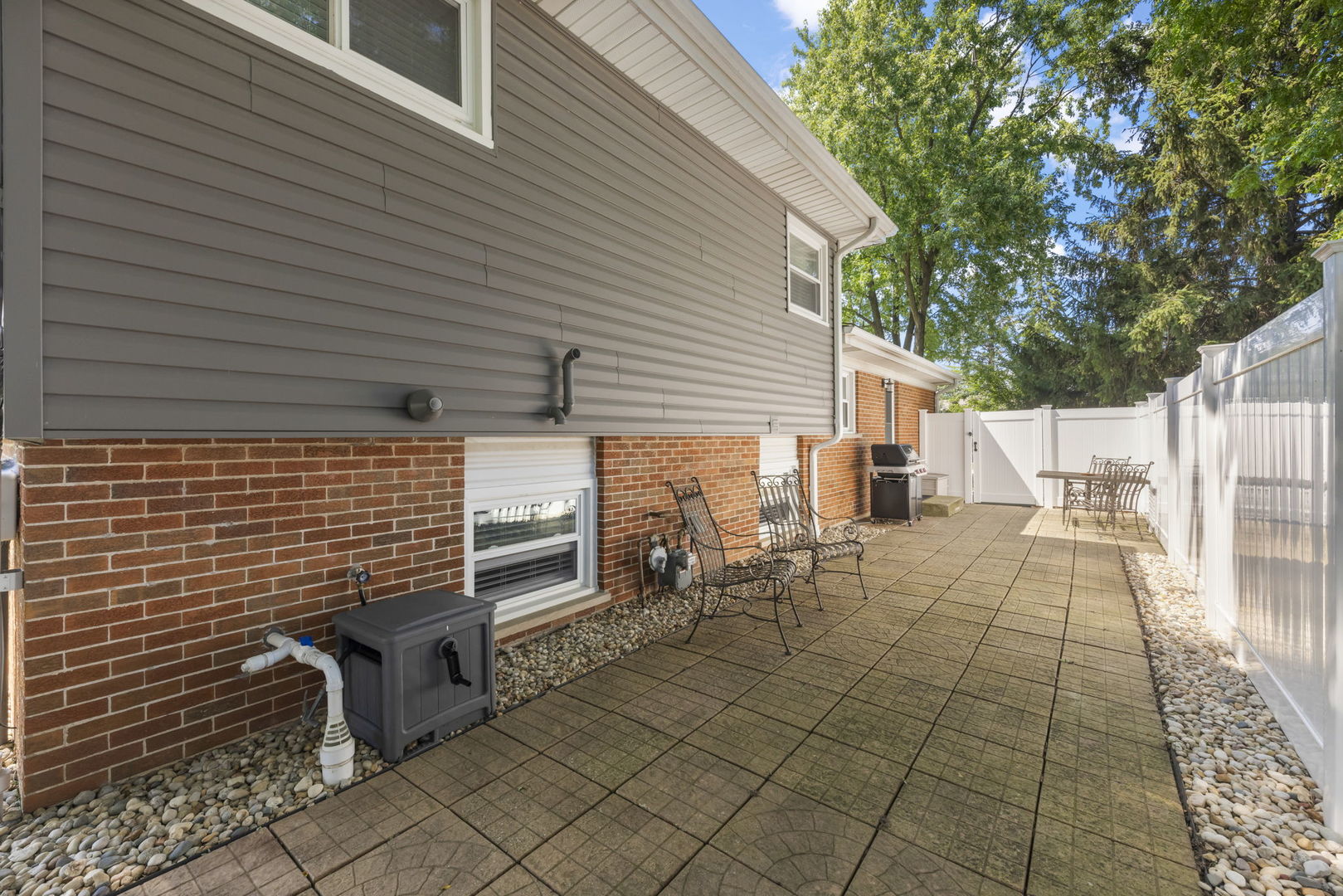 15W621 Diversey Avenue