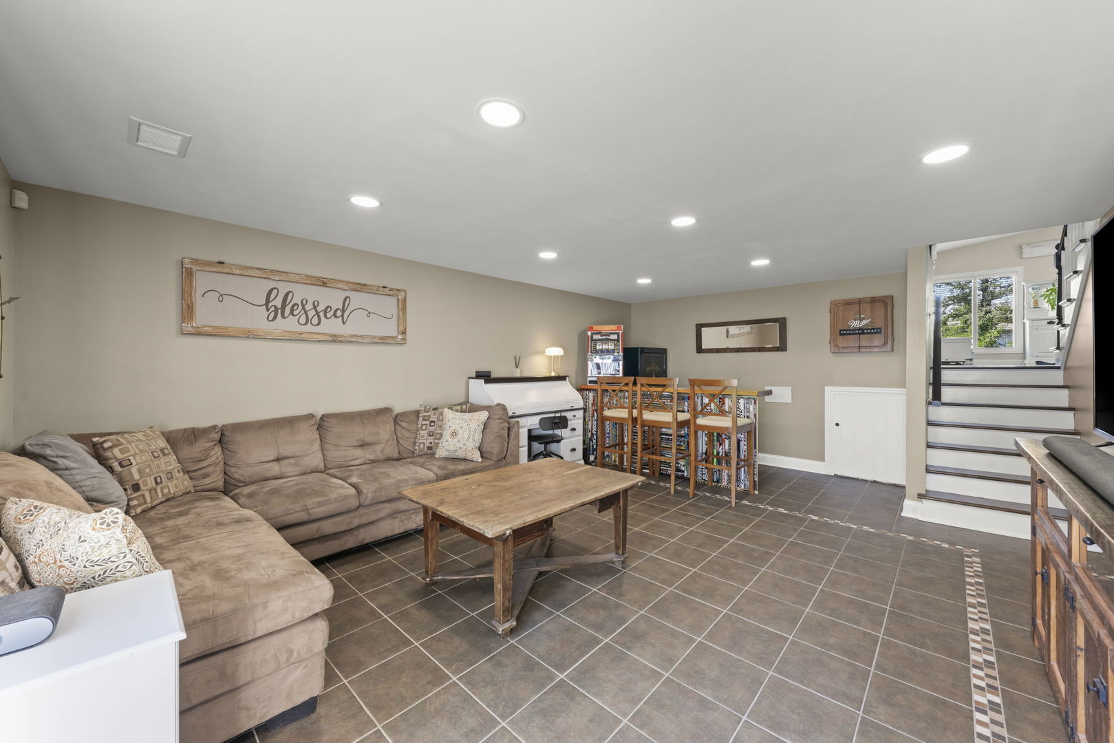 15W621 Diversey Avenue