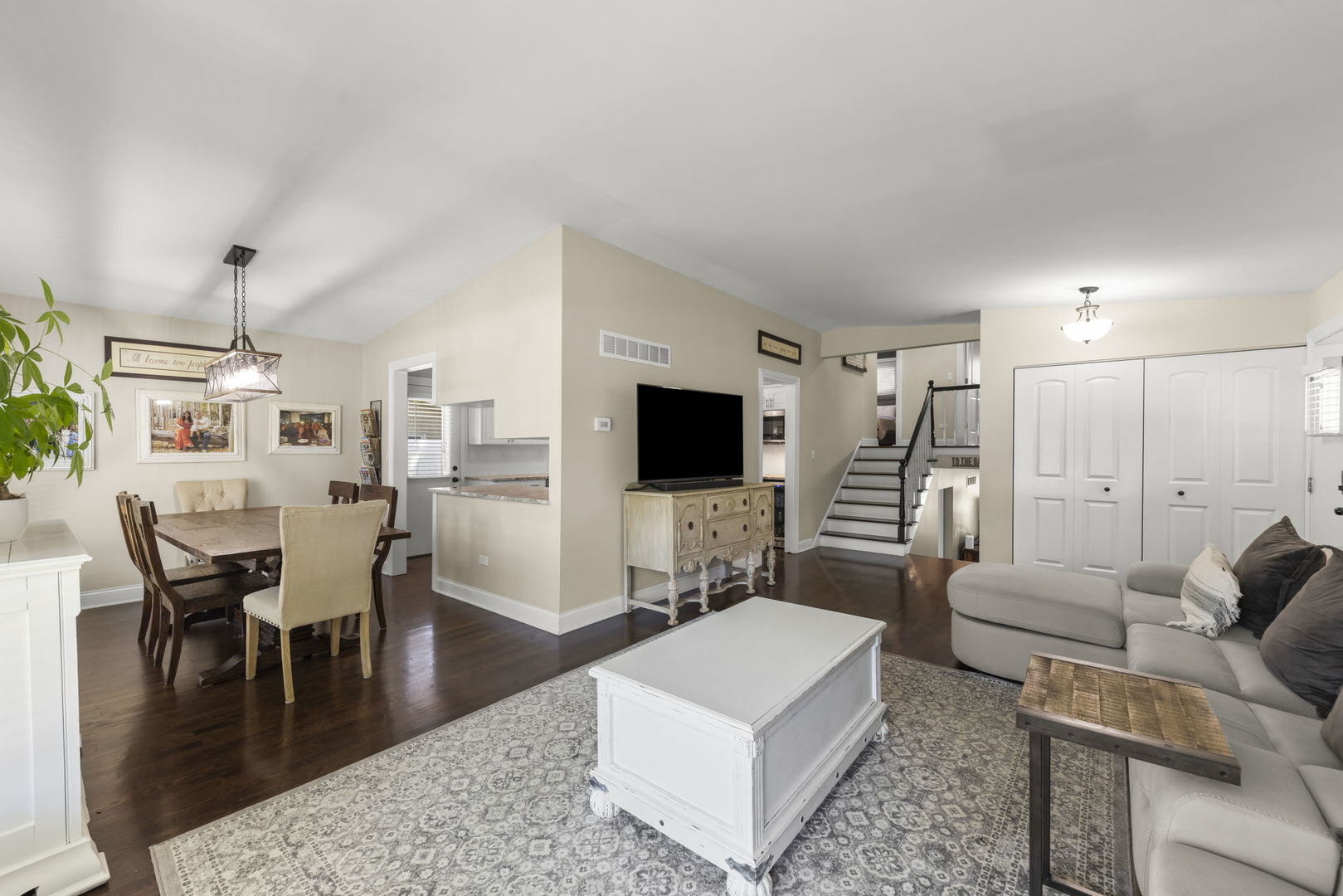 15W621 Diversey Avenue