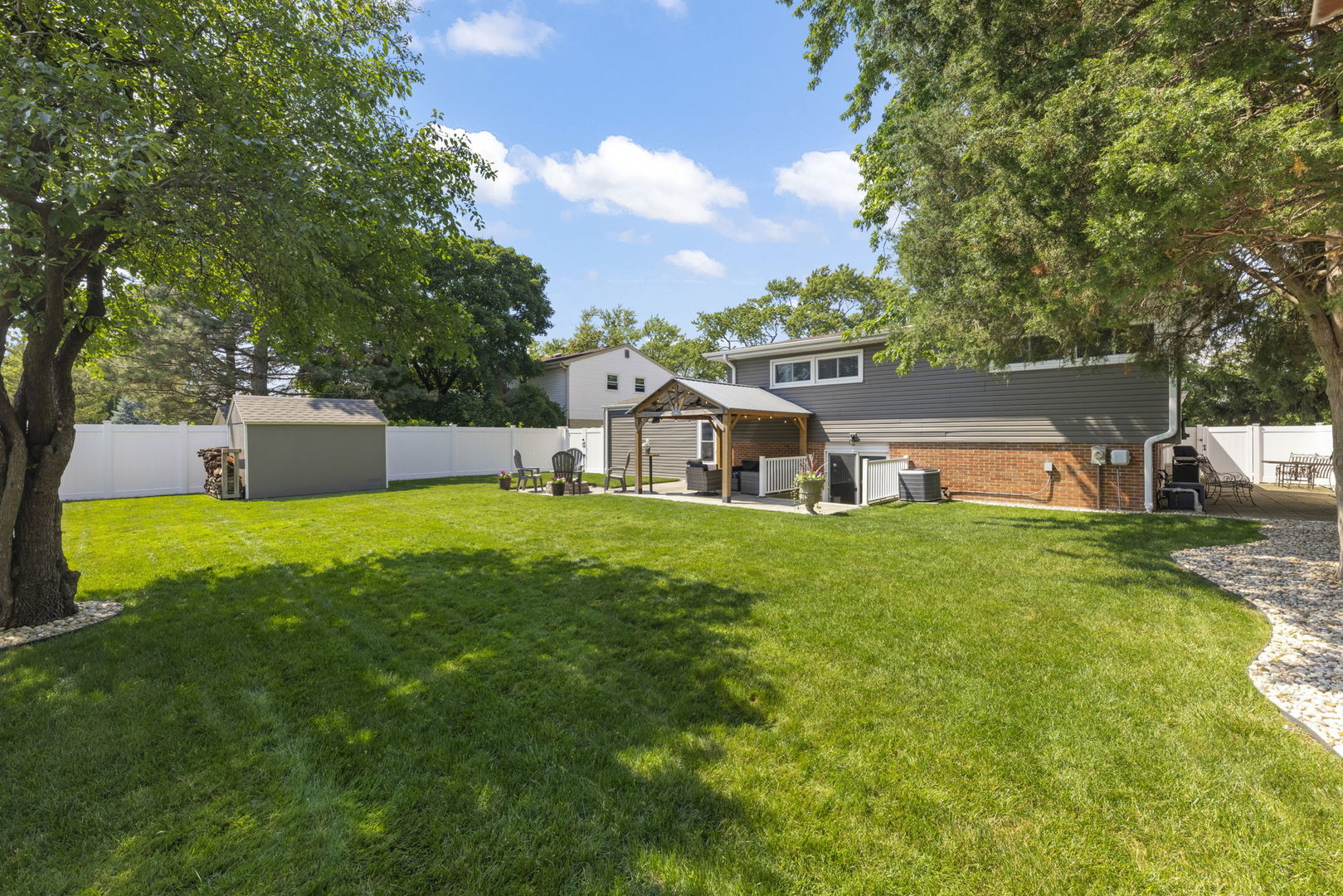 15W621 Diversey Avenue