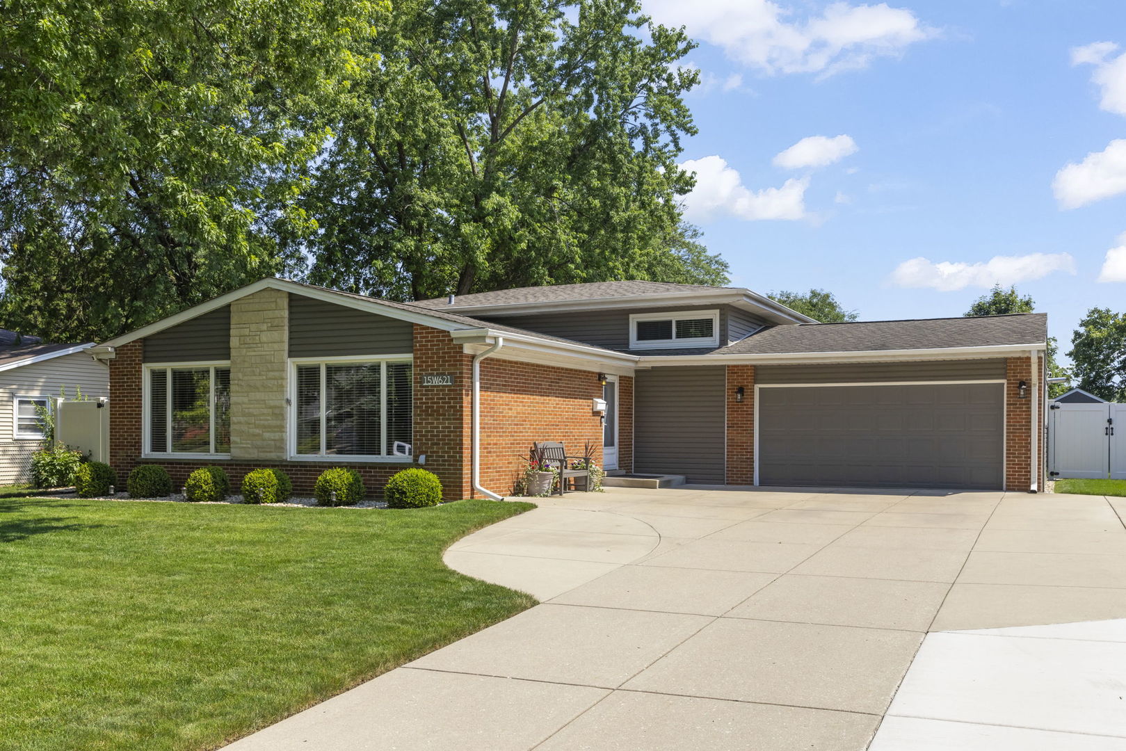 15W621 Diversey Avenue