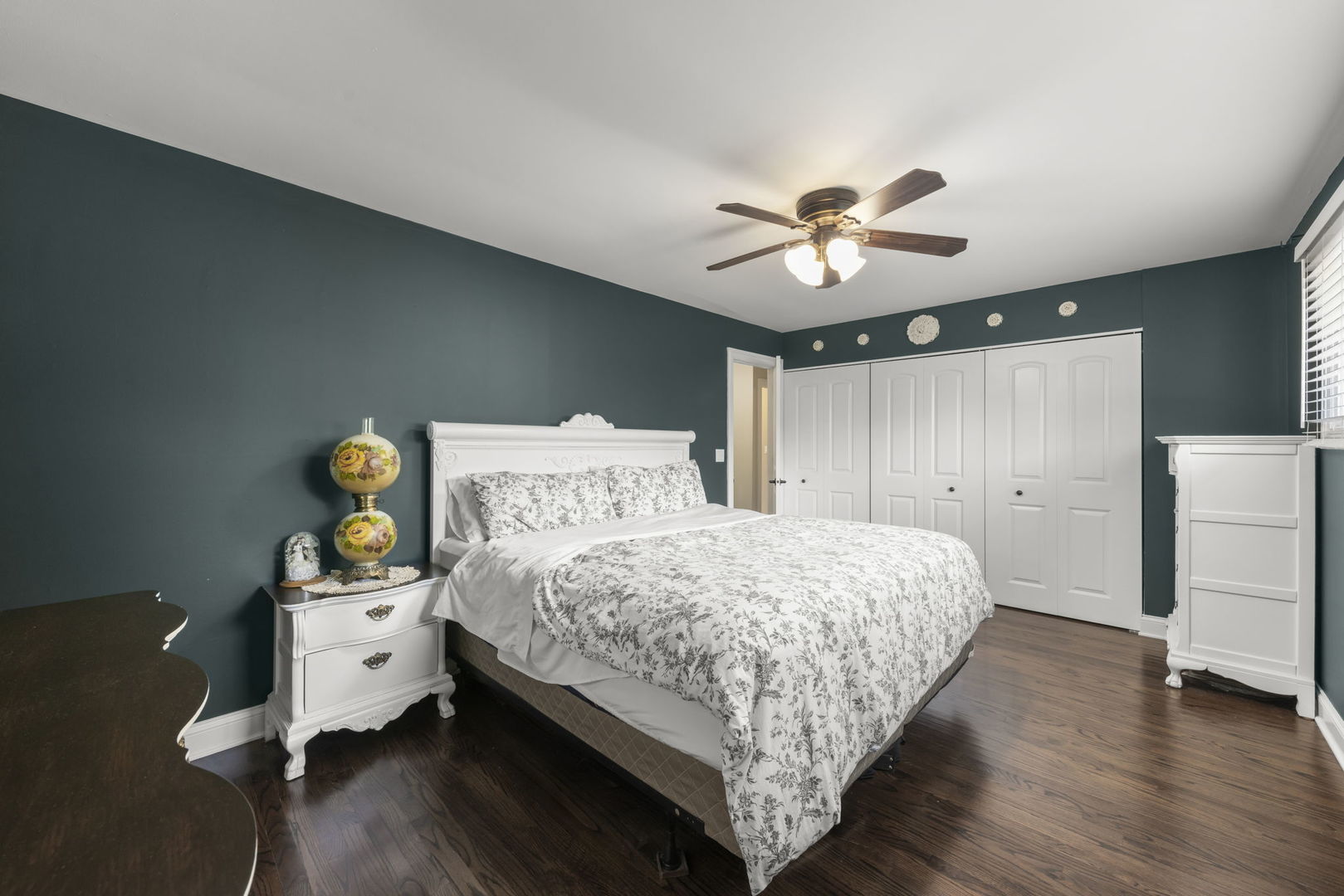 15W621 Diversey Avenue
