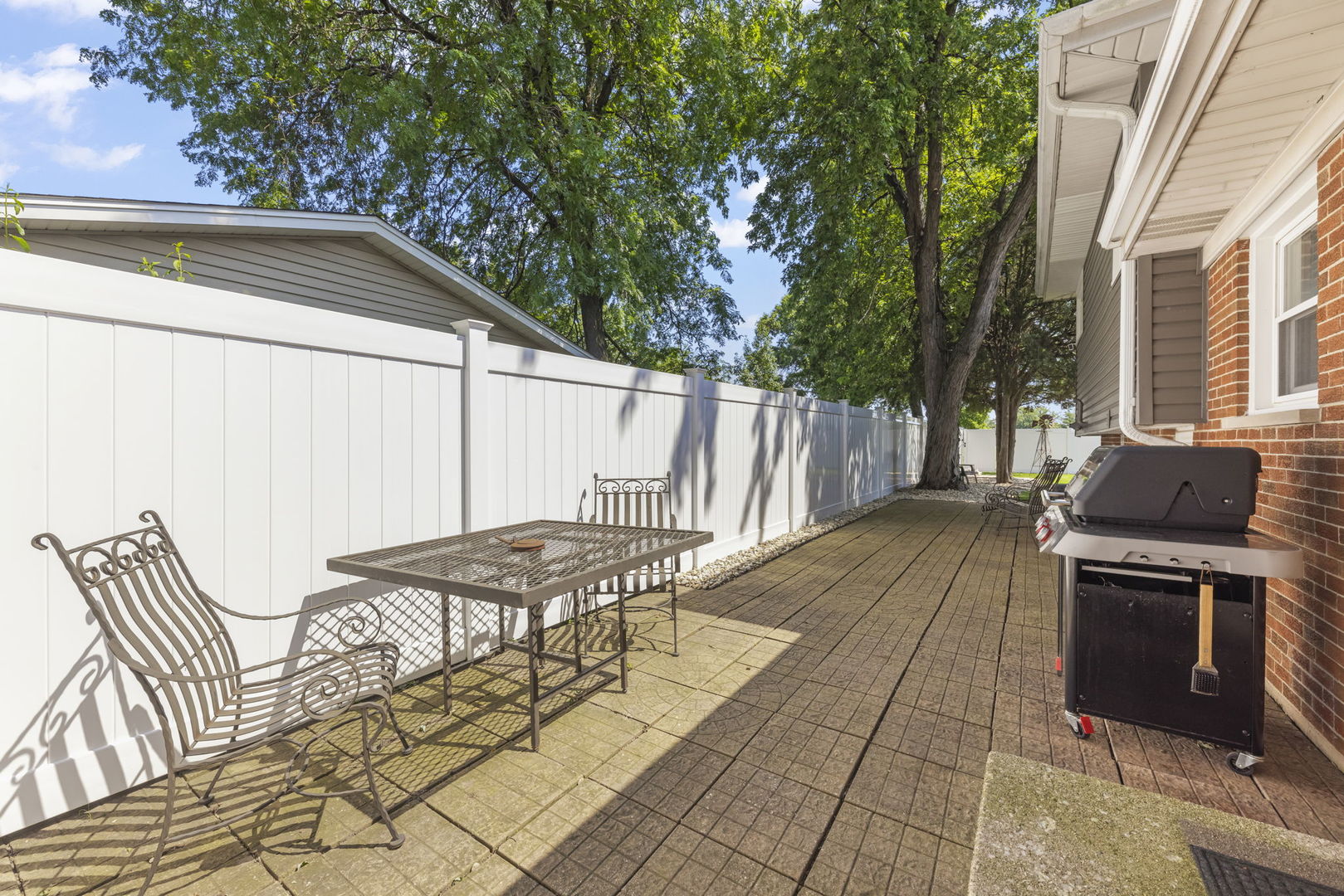 15W621 Diversey Avenue