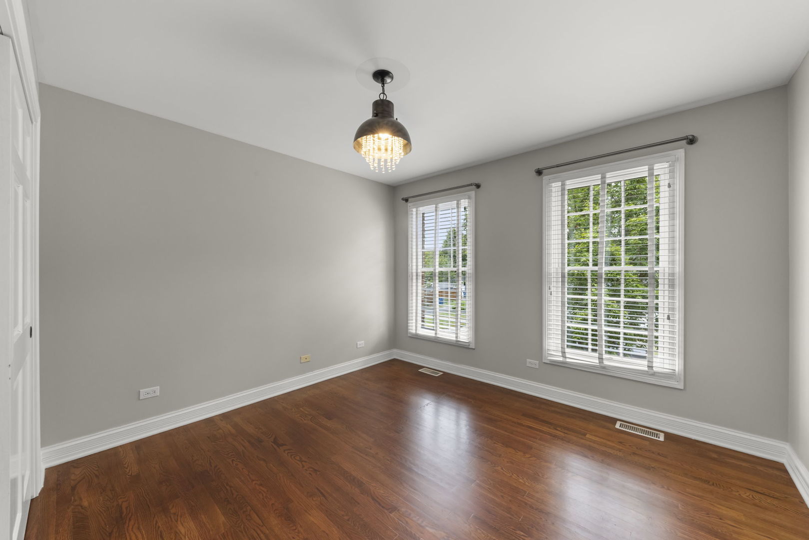 458 W GRANTLEY Avenue