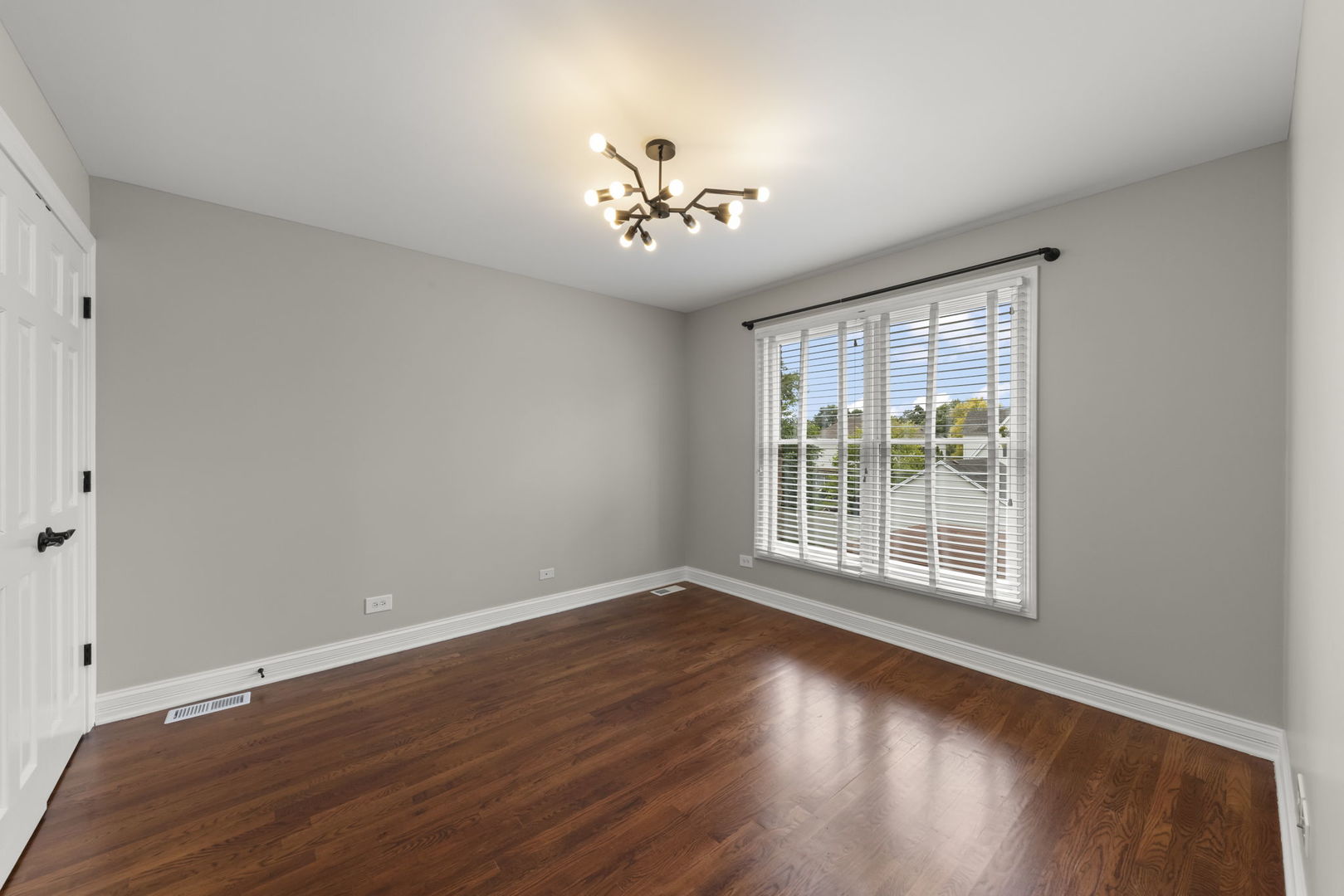 458 W GRANTLEY Avenue