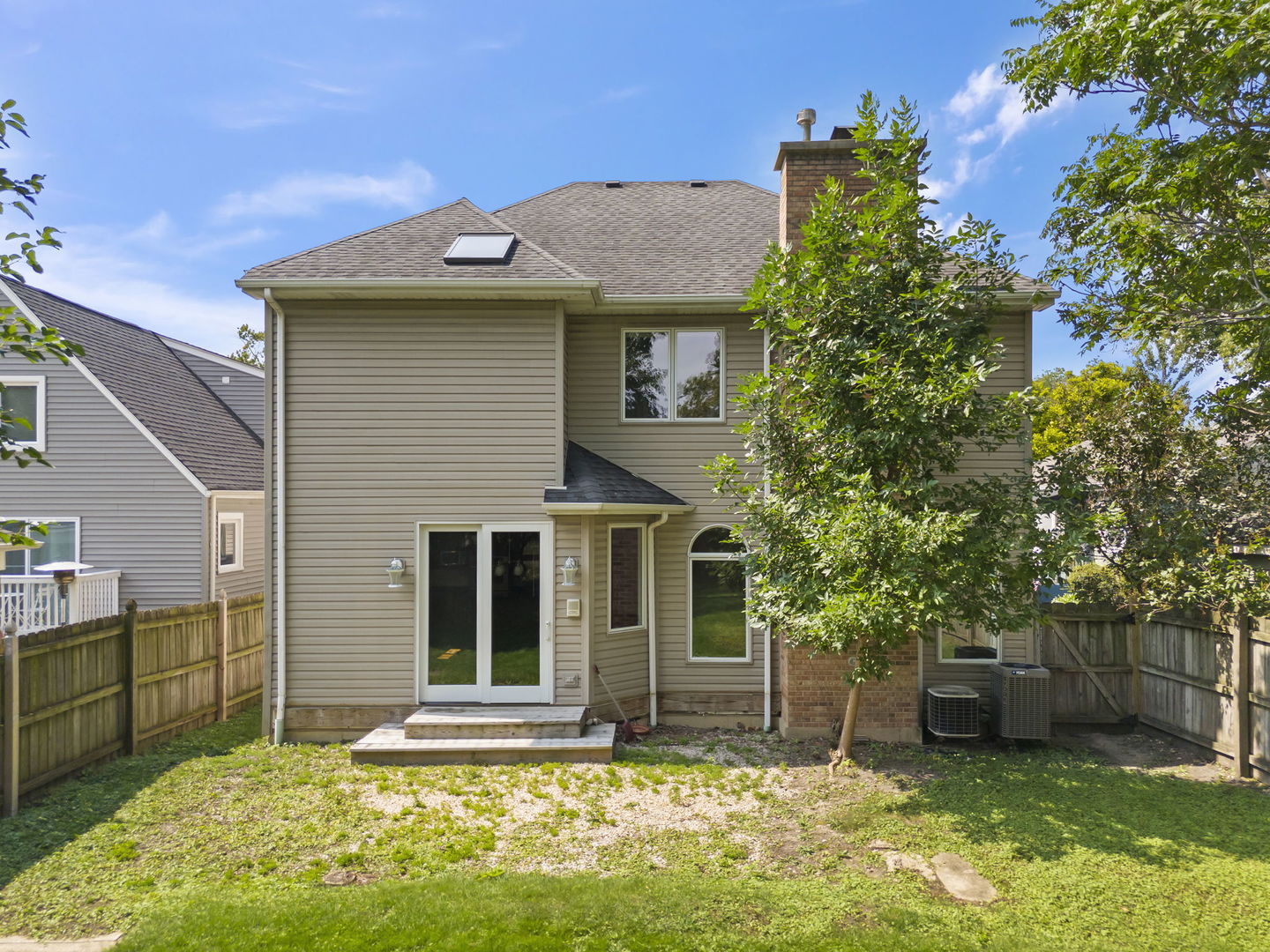 133 N Geneva Avenue