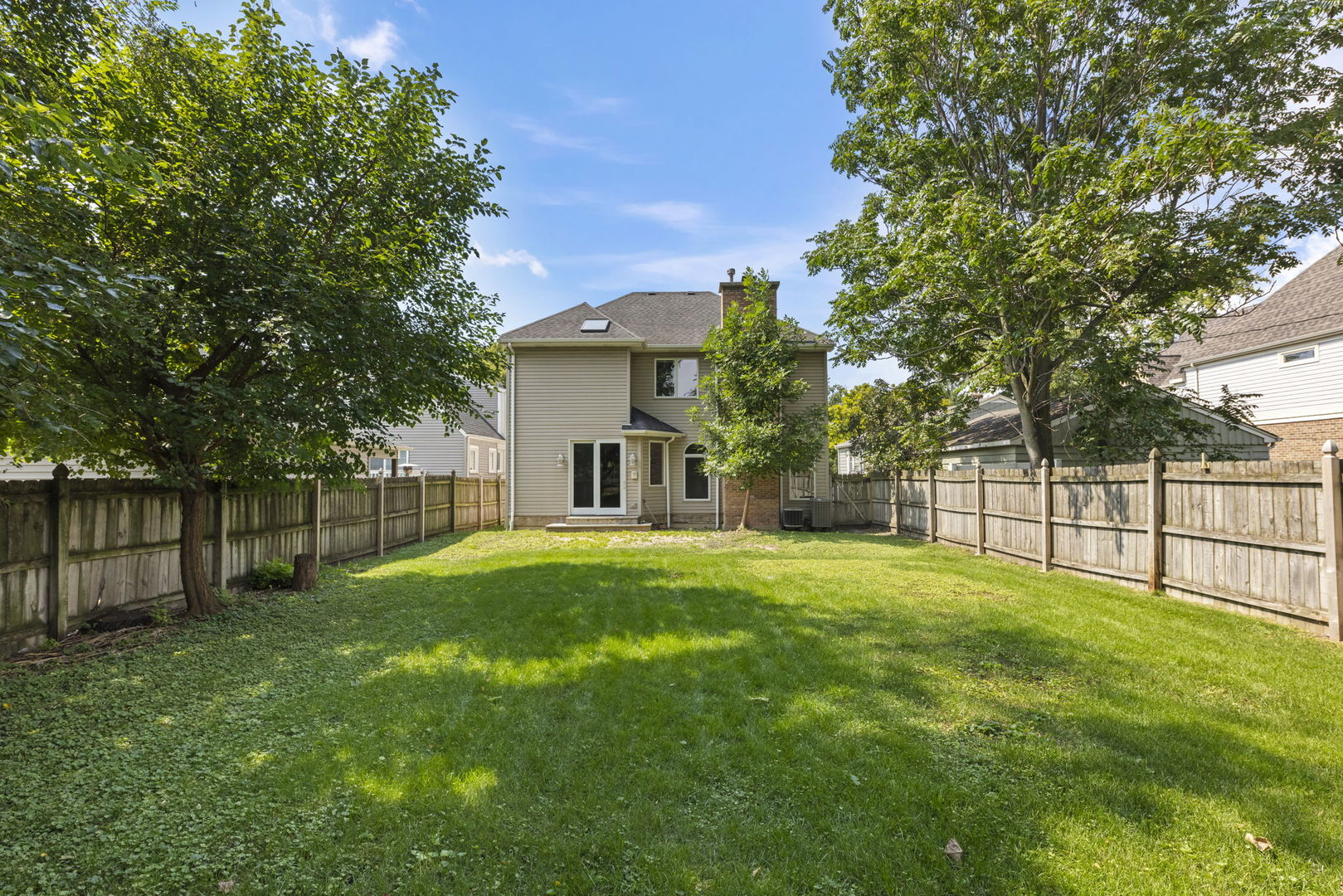 133 N Geneva Avenue