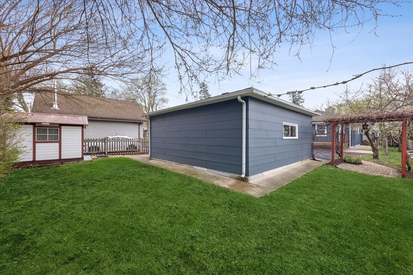 123 E Columbia Avenue