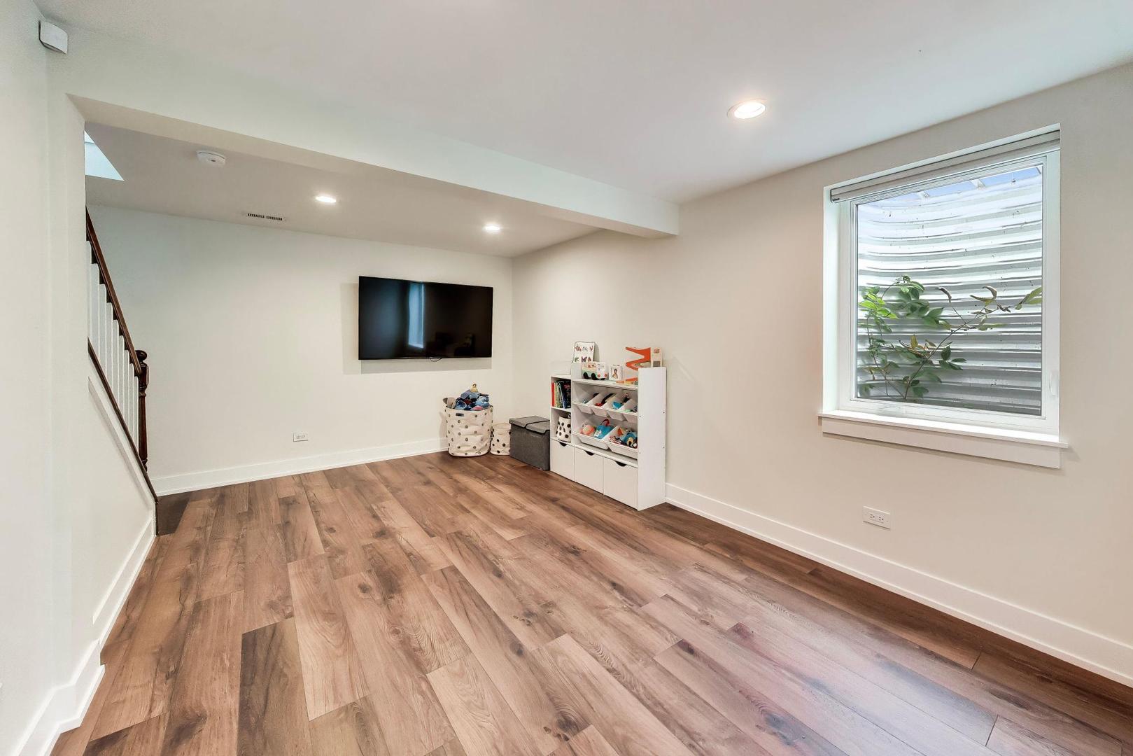 304 W Graham Avenue