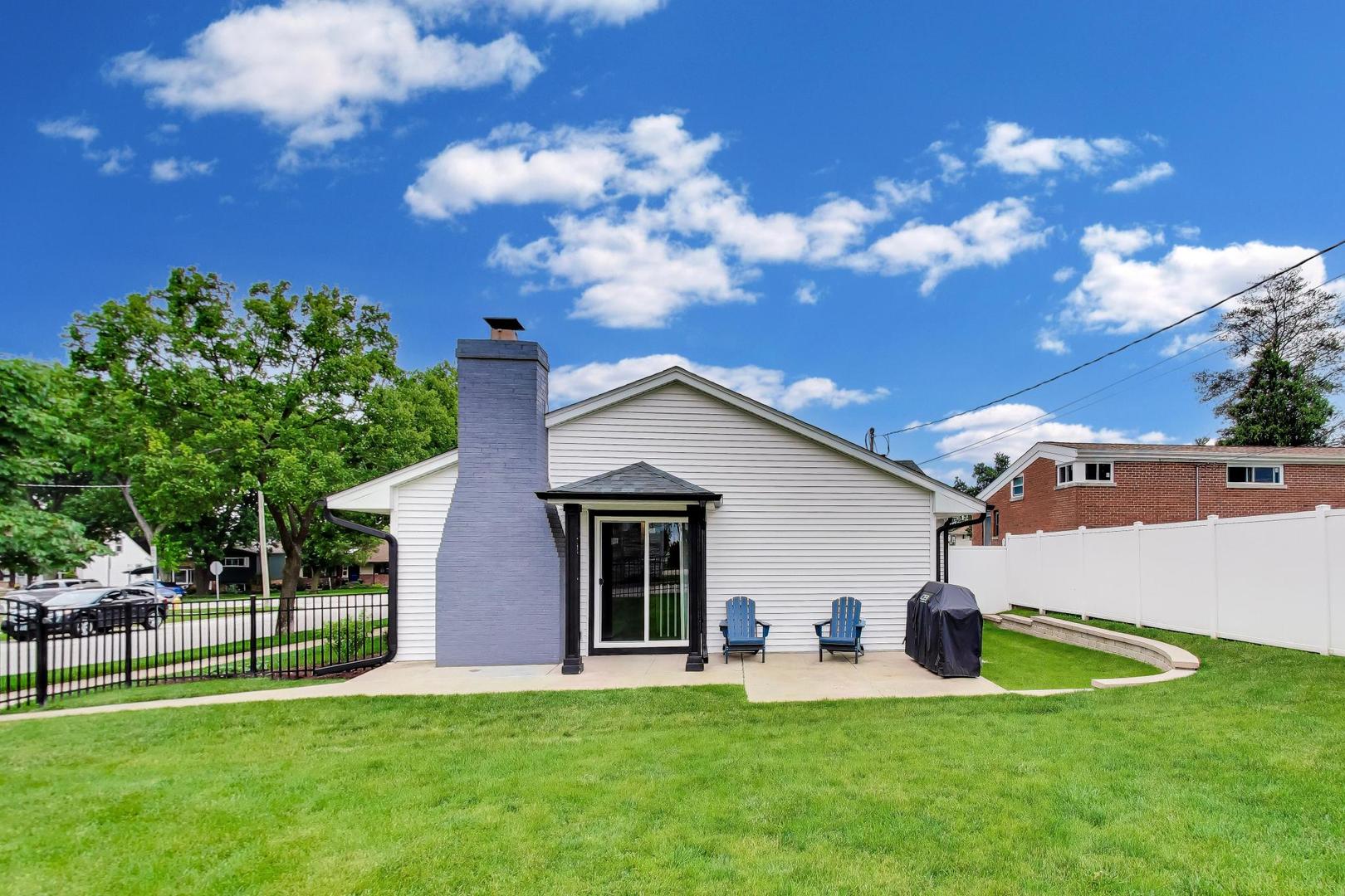304 W Graham Avenue