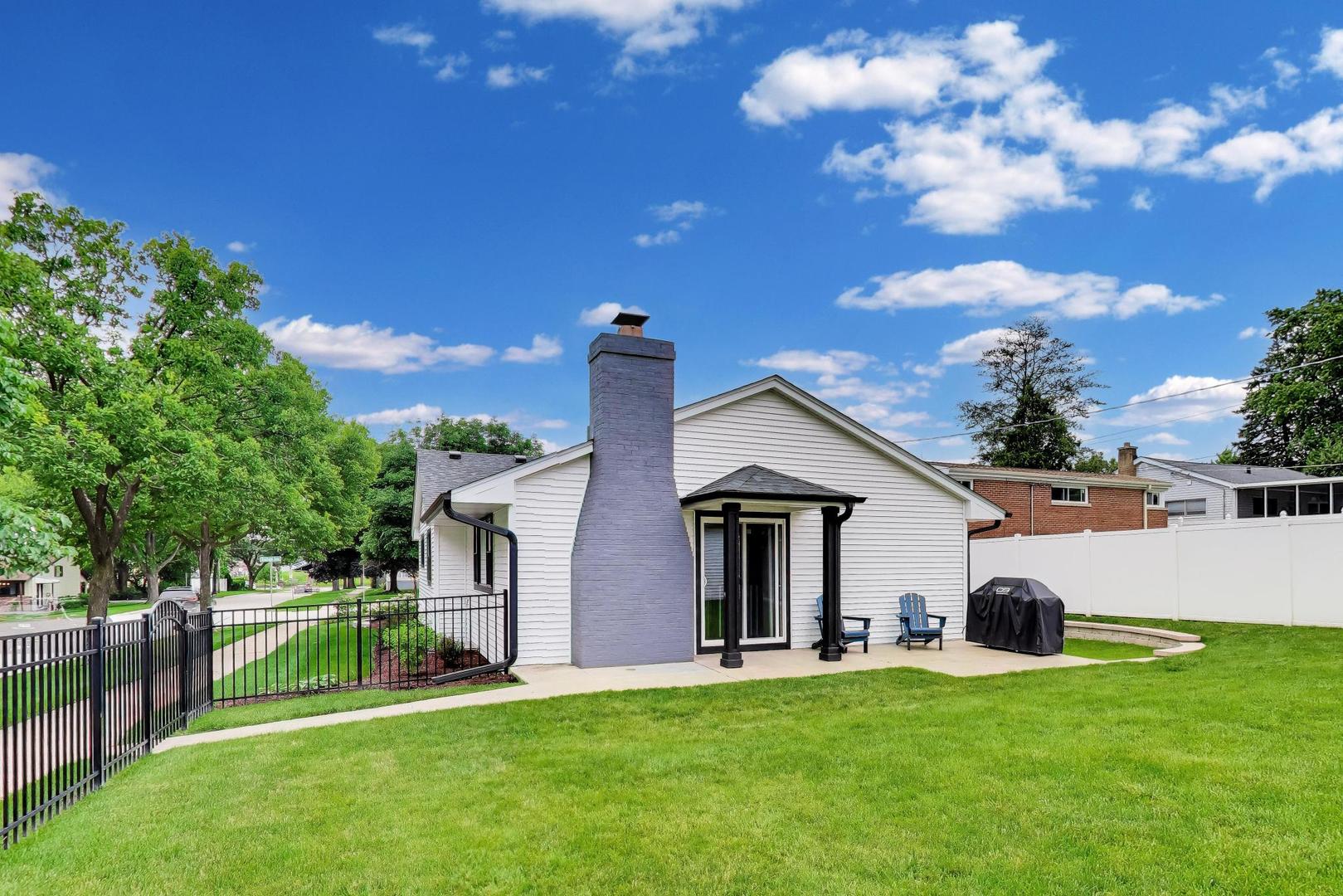 304 W Graham Avenue
