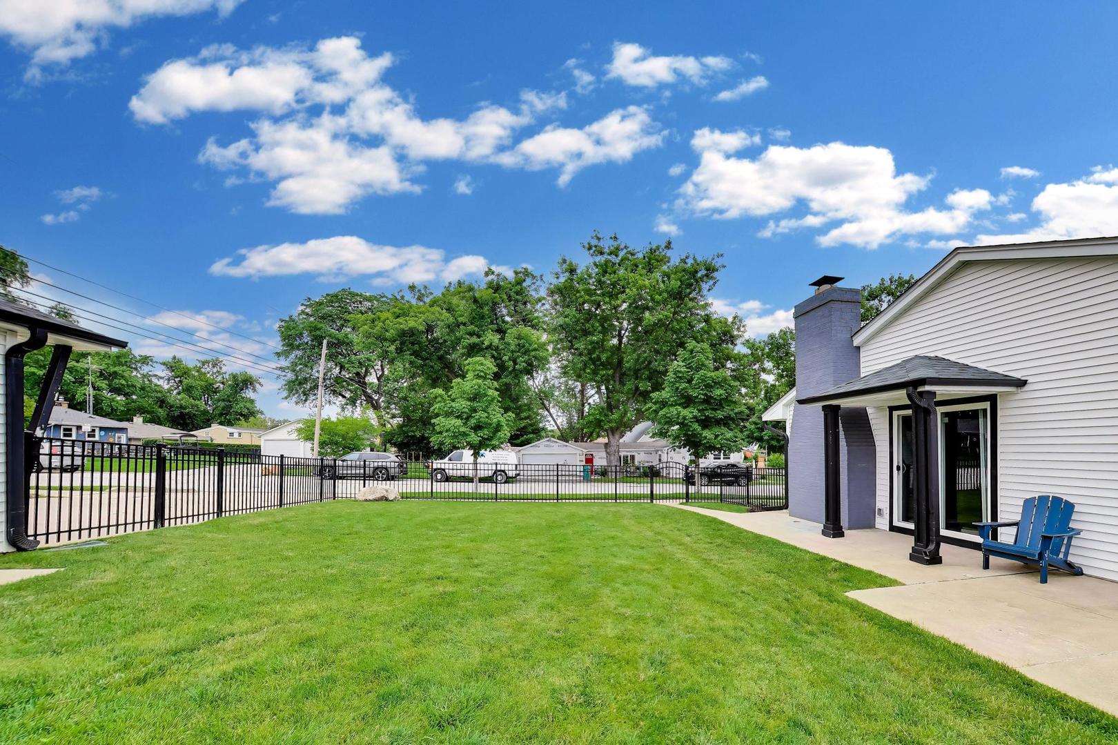 304 W Graham Avenue