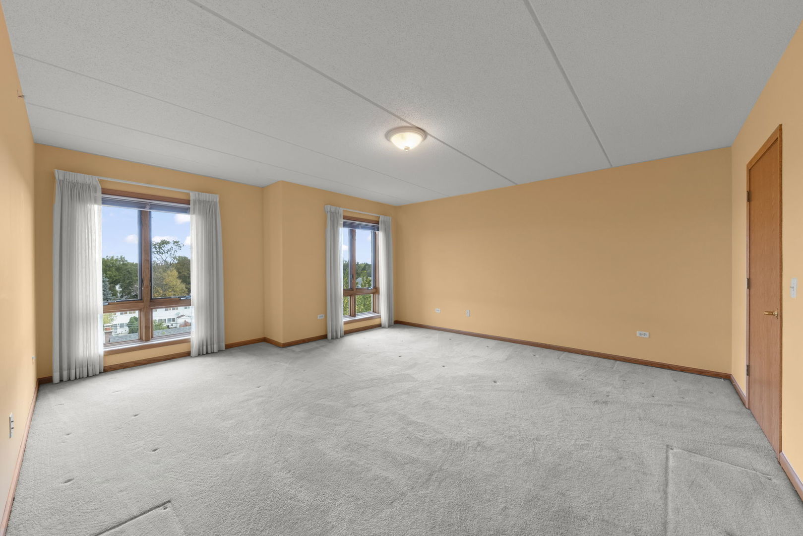 1327 E Washington Street Unit: 501