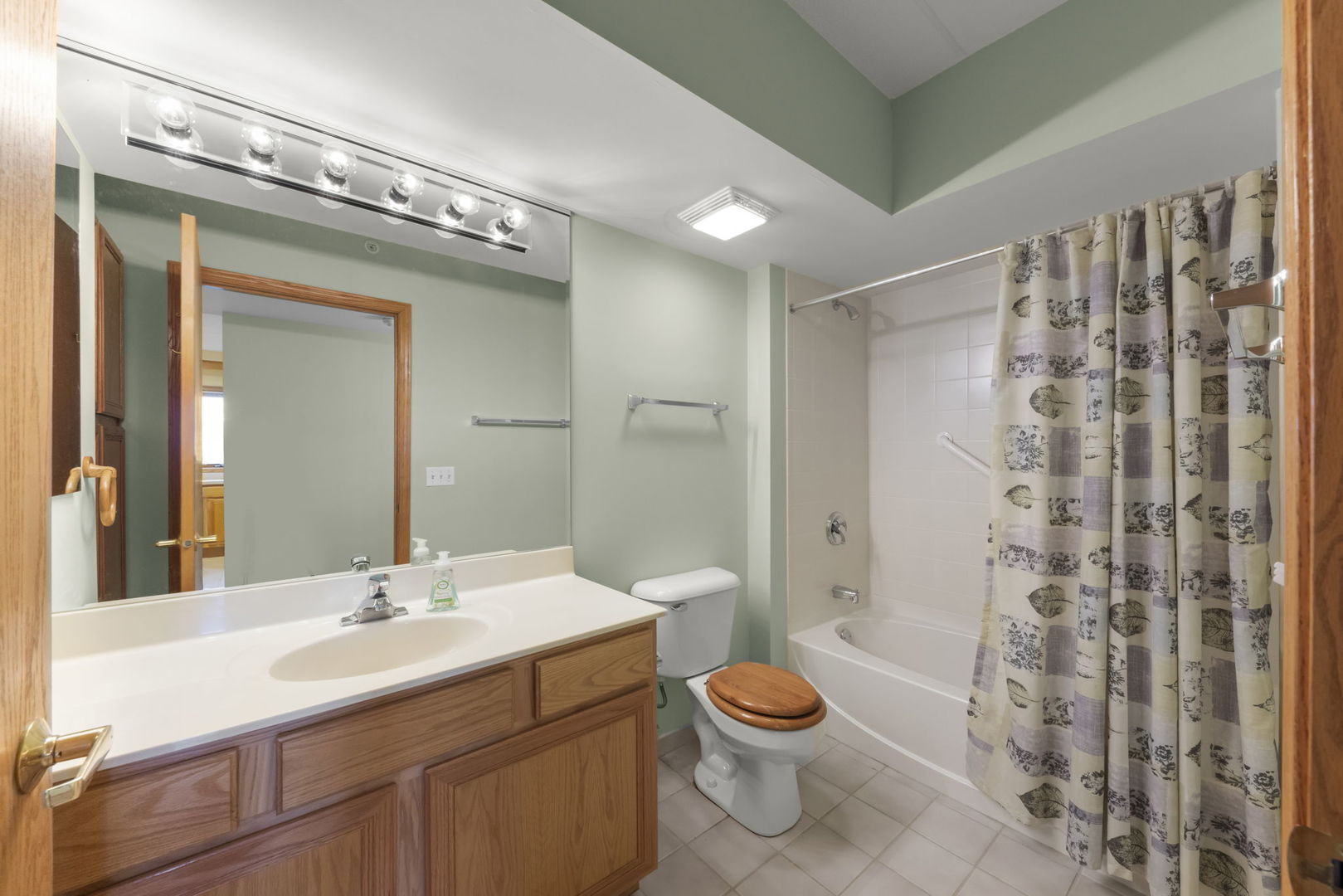 1327 E Washington Street Unit: 501