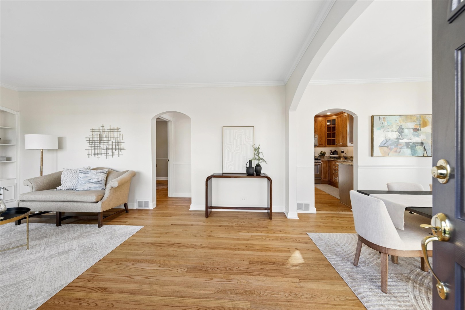 1121 S Villa Avenue