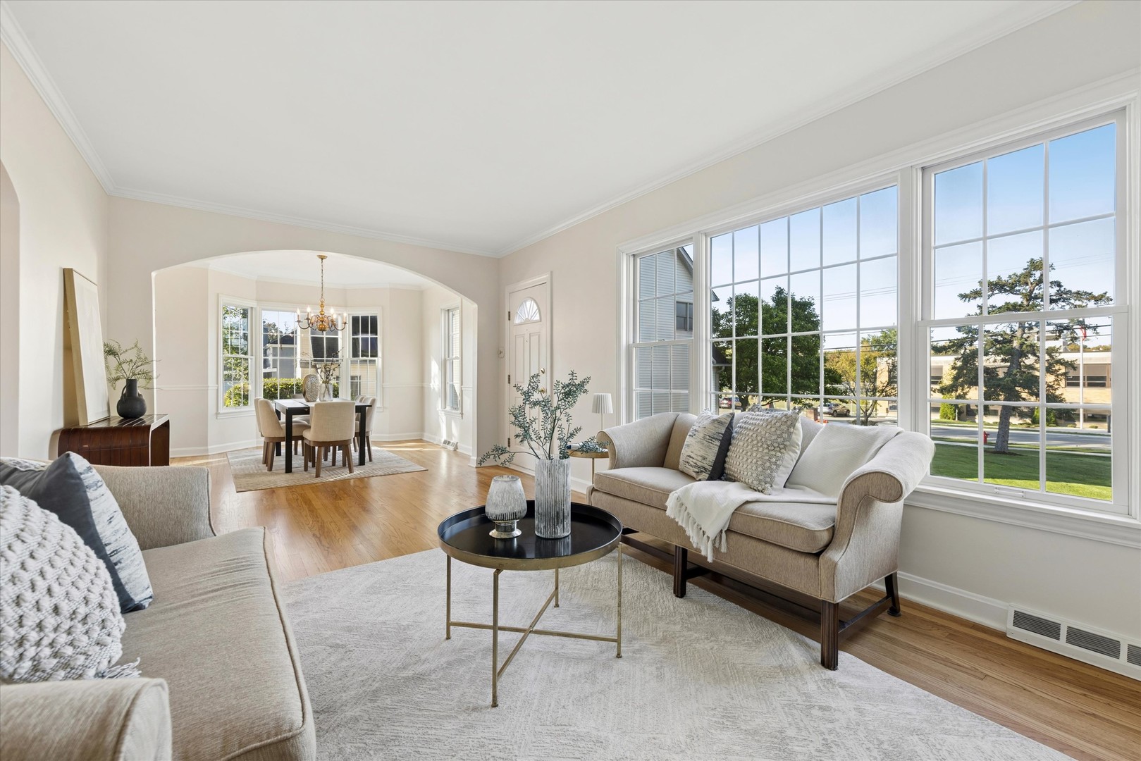 1121 S Villa Avenue