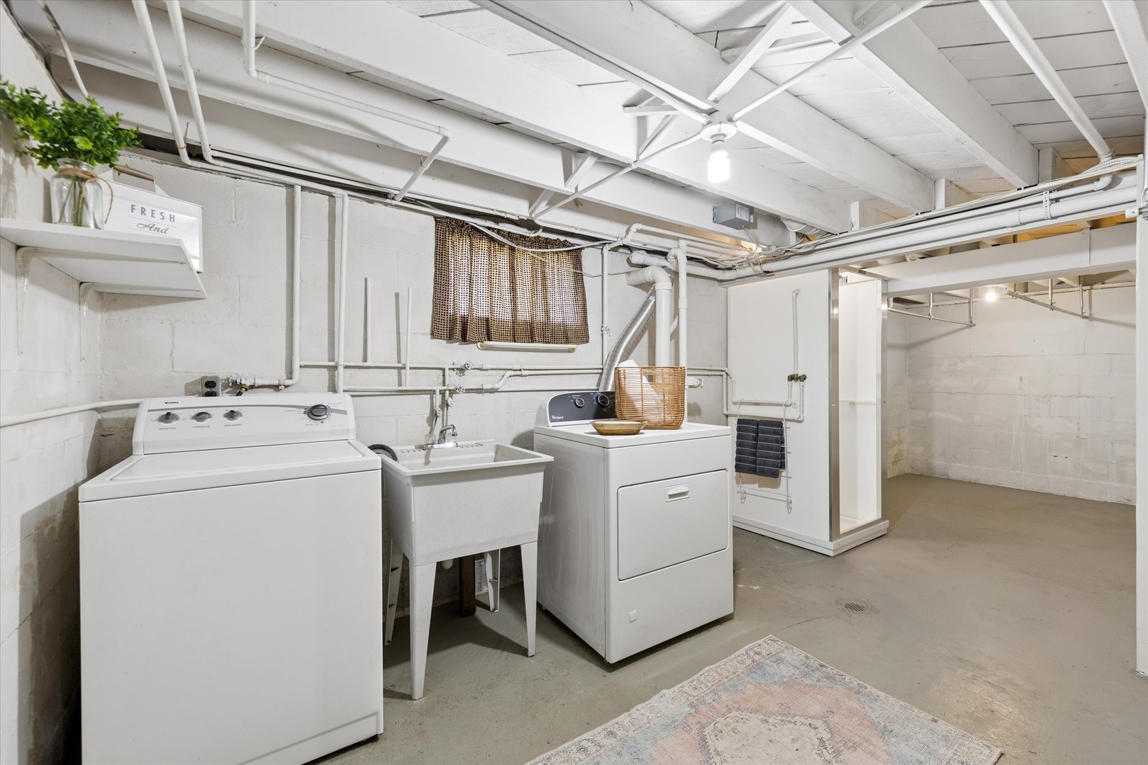 1121 S Villa Avenue
