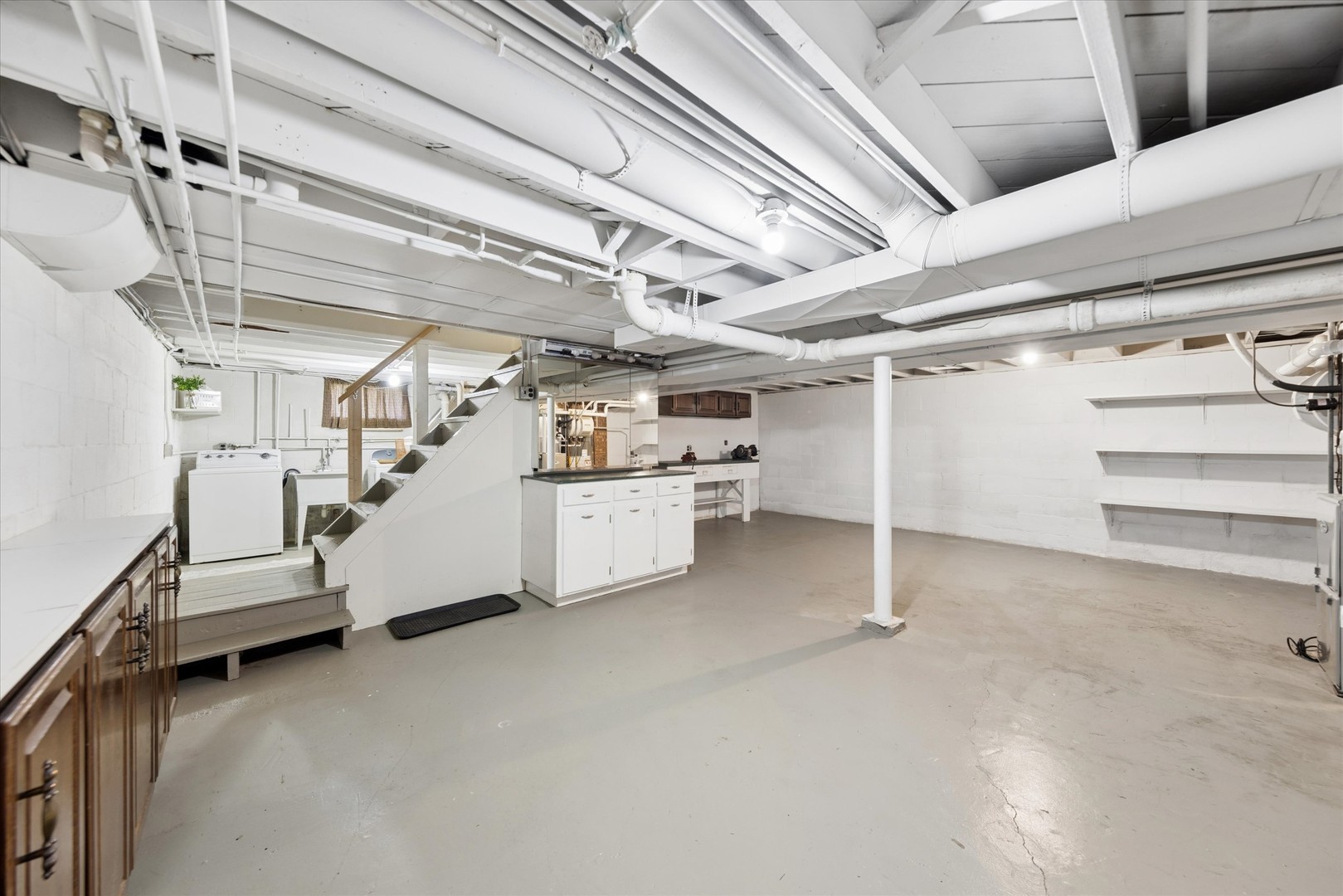 1121 S Villa Avenue