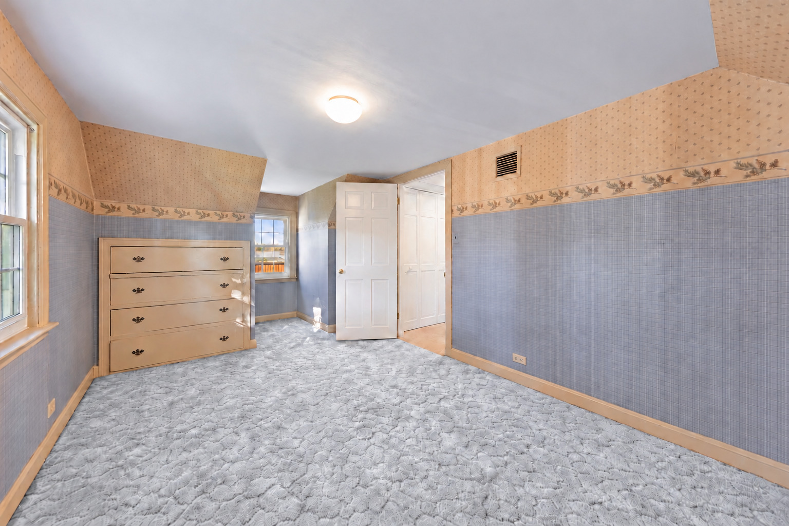 1121 S Villa Avenue
