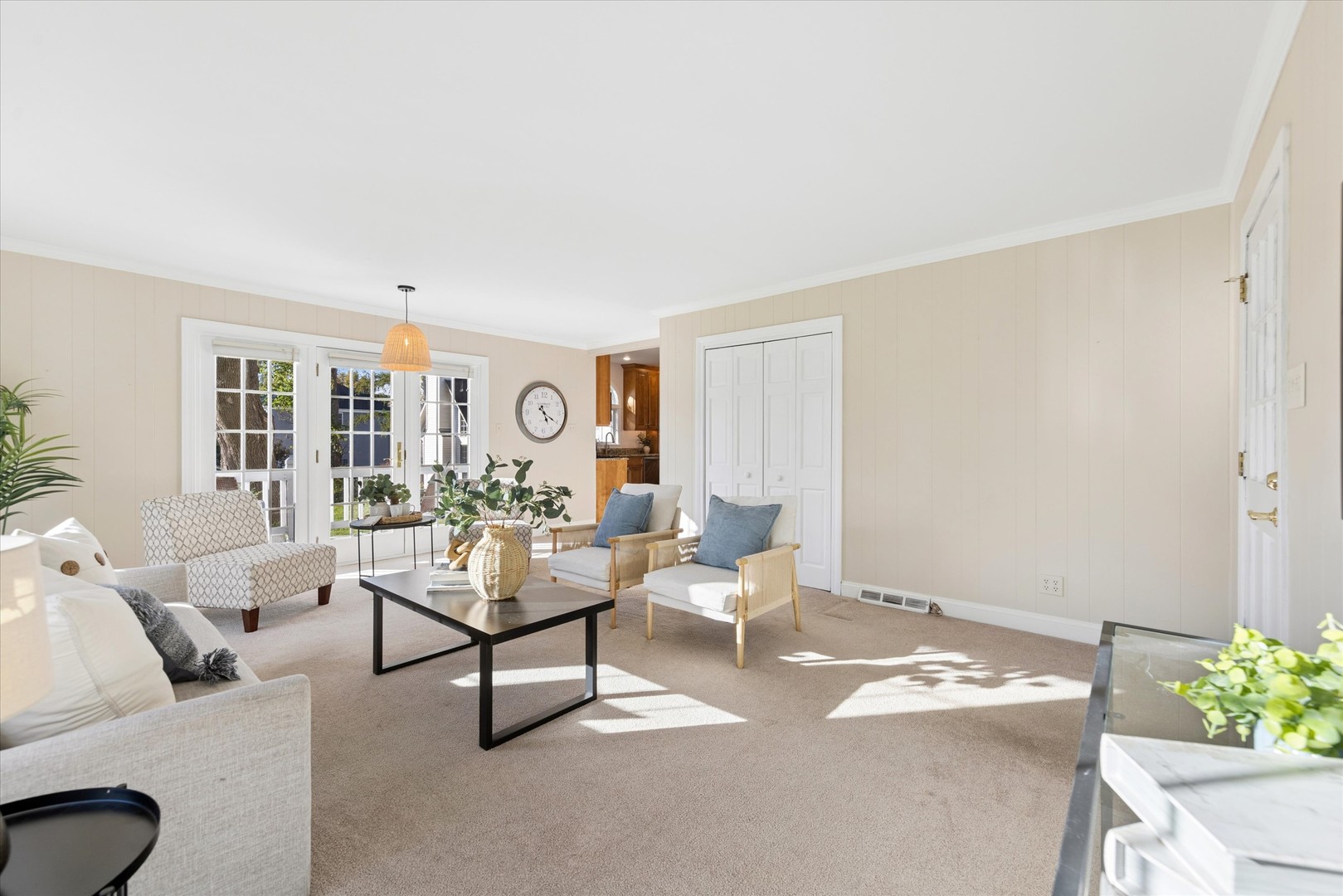 1121 S Villa Avenue