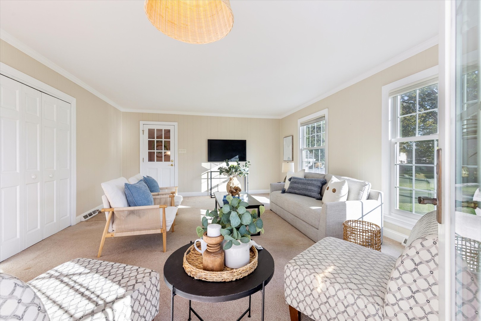 1121 S Villa Avenue