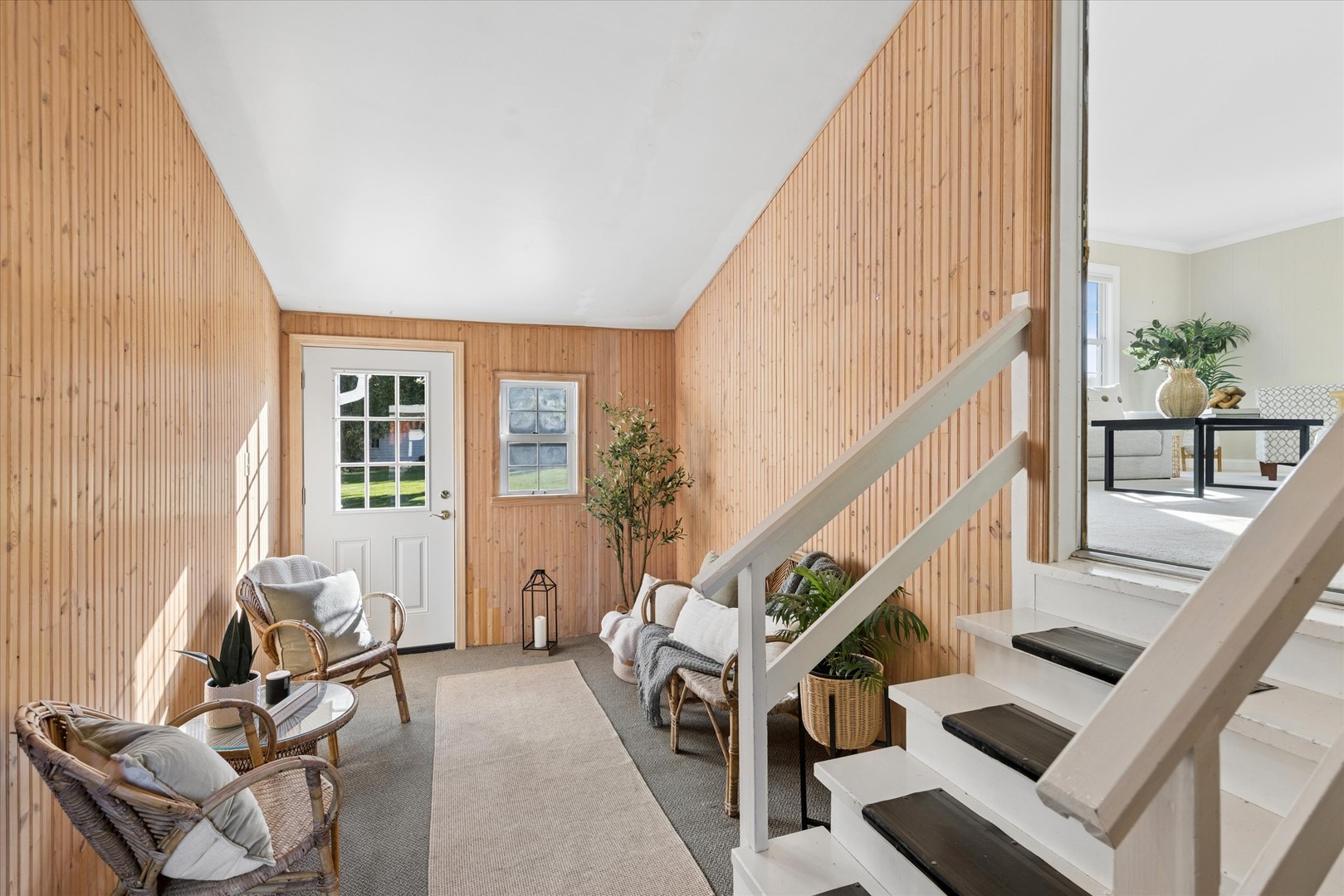 1121 S Villa Avenue