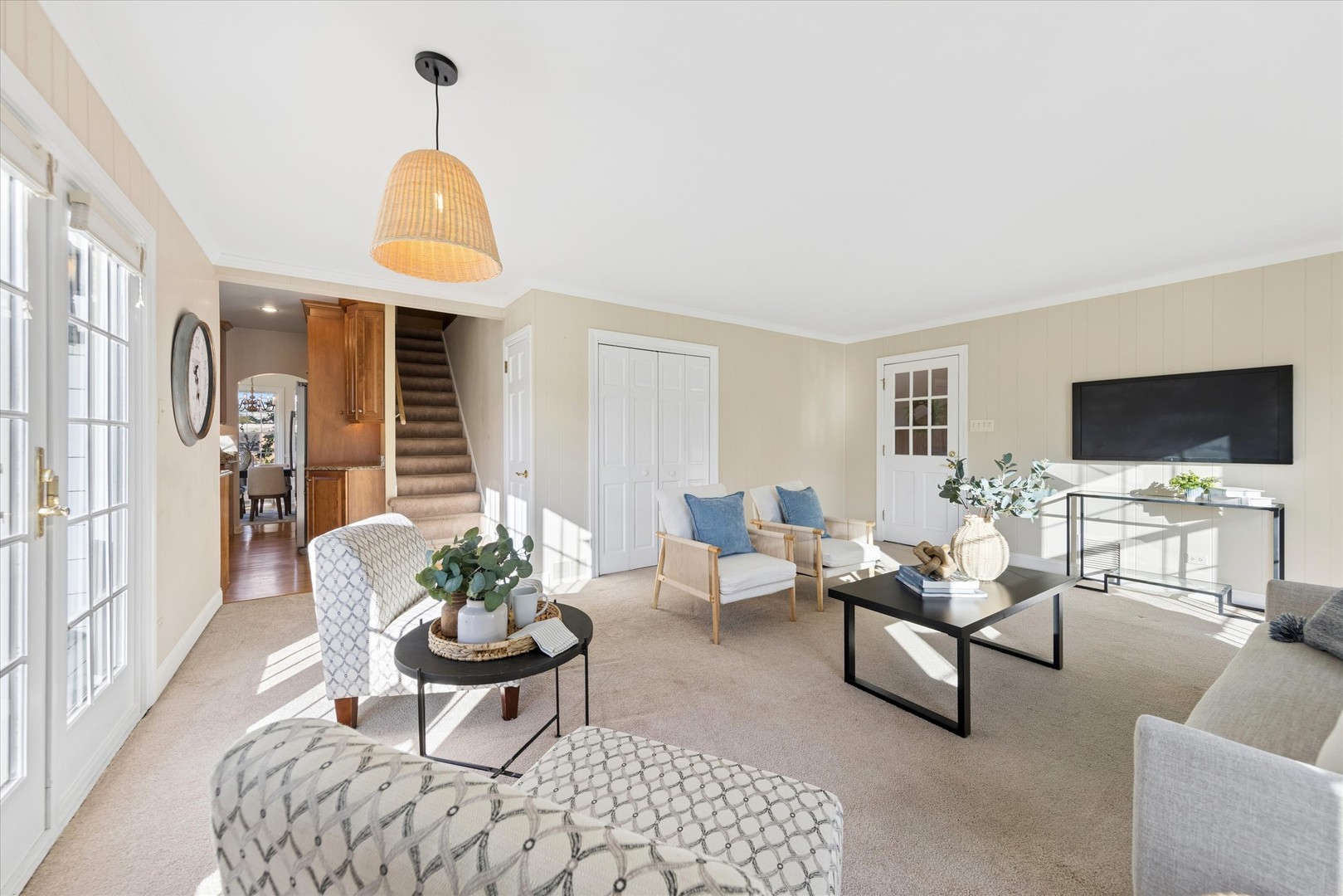1121 S Villa Avenue