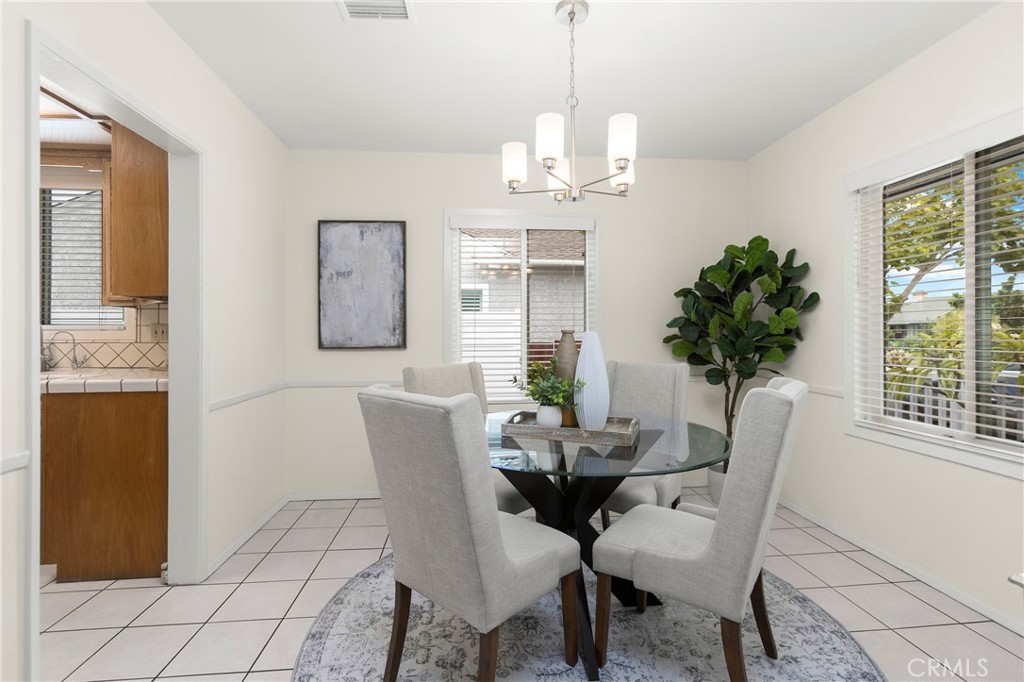 2842 Silva Street