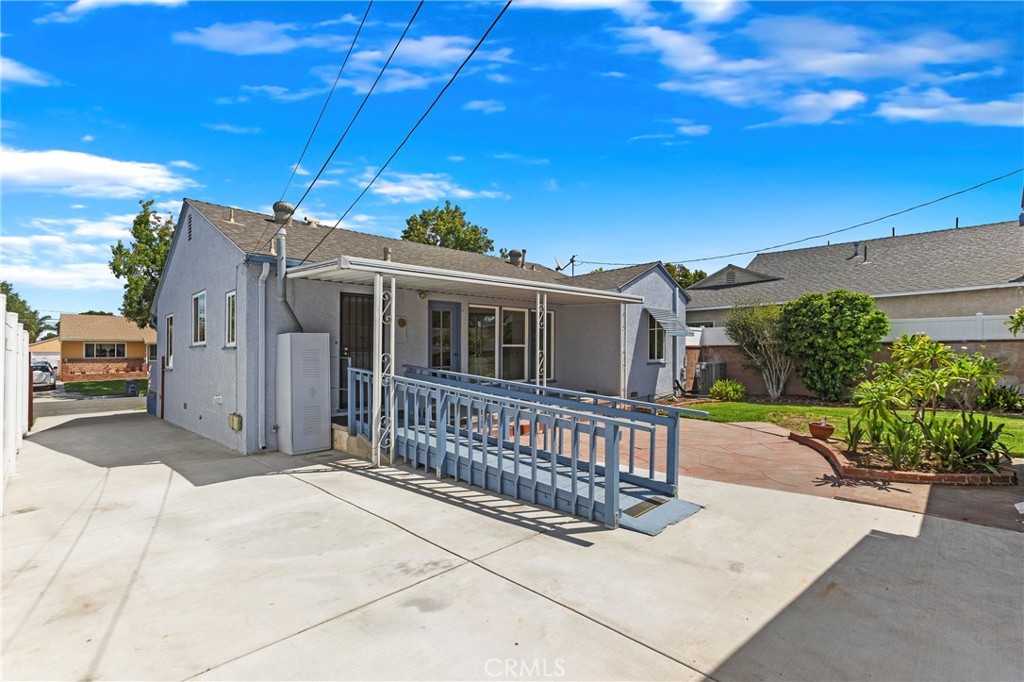 2842 Silva Street