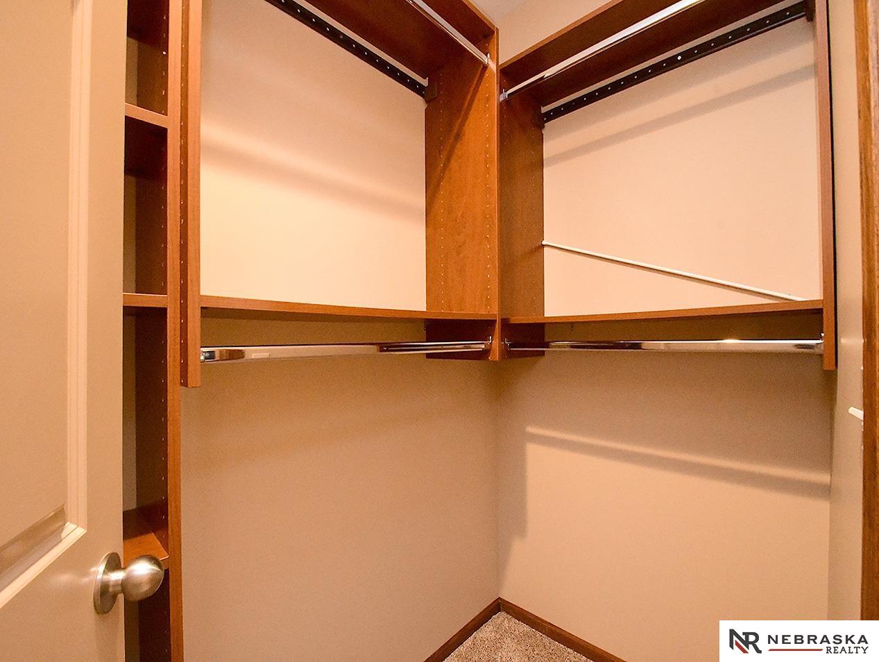 9522 Valley Road Circle