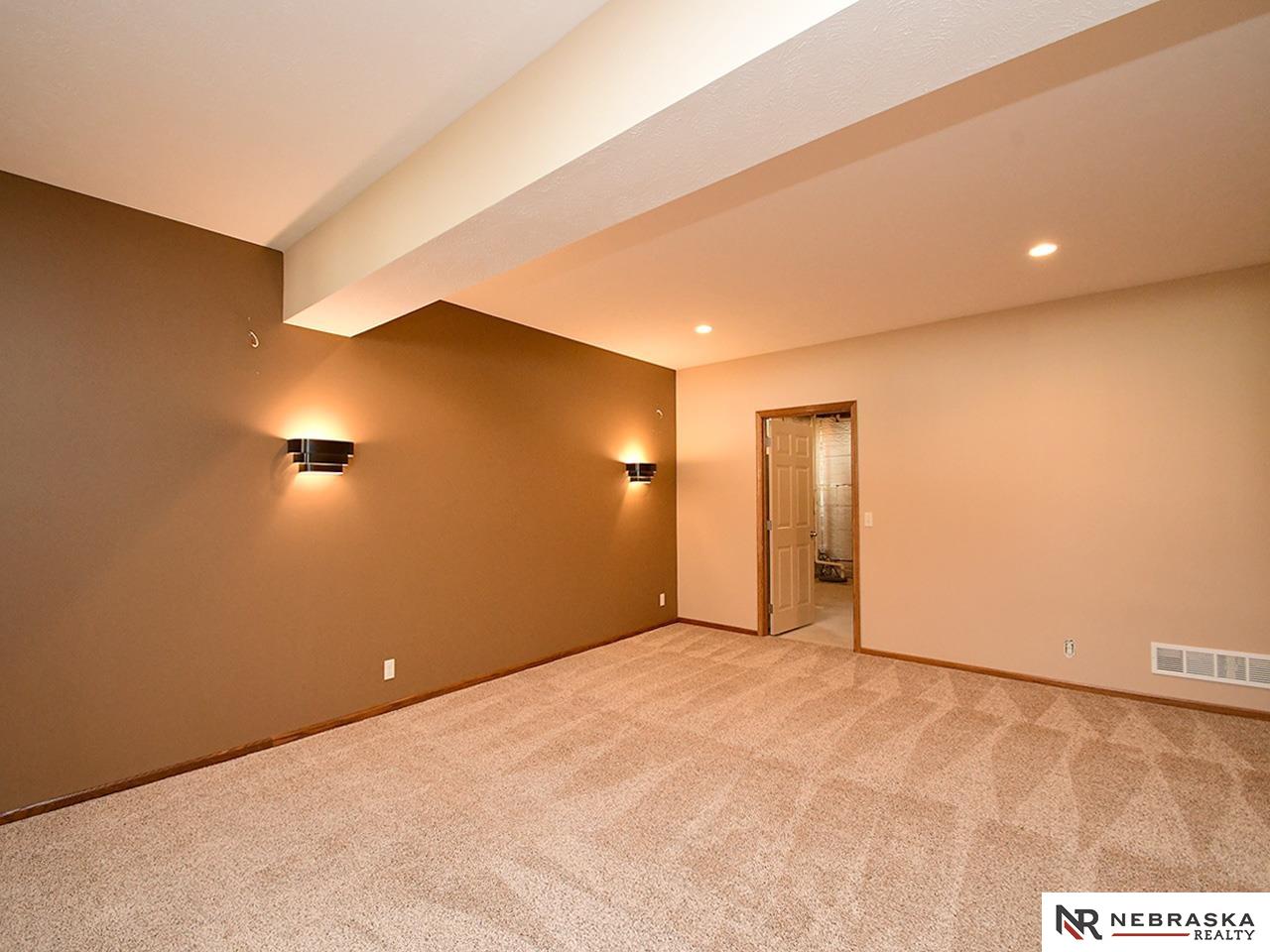 9522 Valley Road Circle