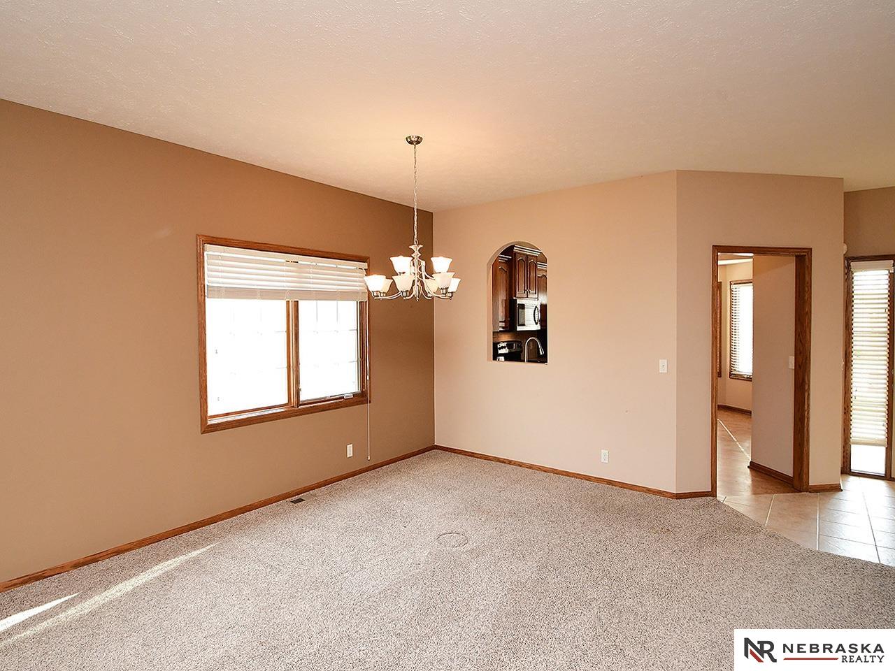 9522 Valley Road Circle