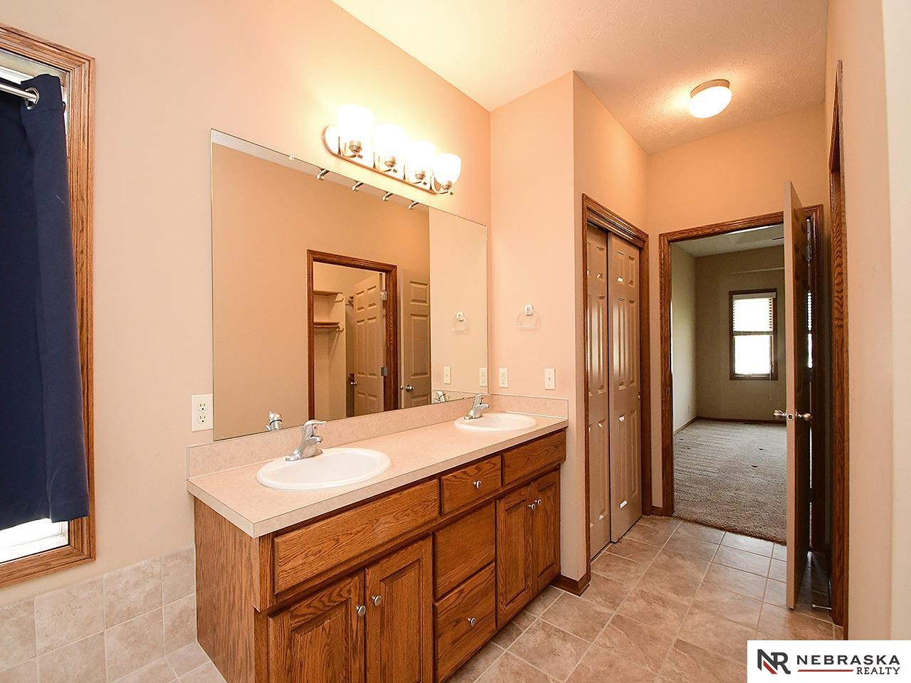 9522 Valley Road Circle