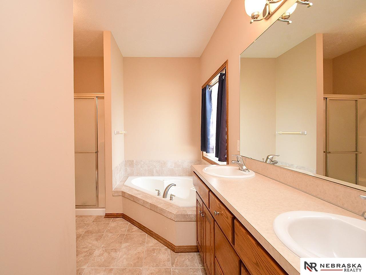 9522 Valley Road Circle