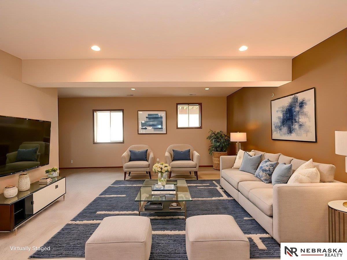 9522 Valley Road Circle