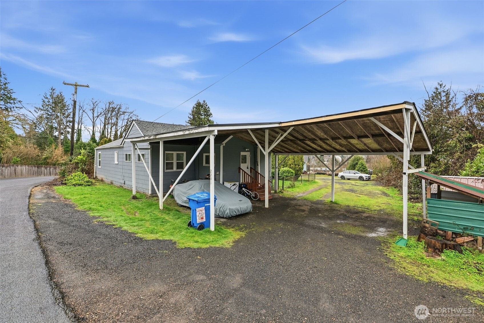 2201 Holcomb Loop Rd