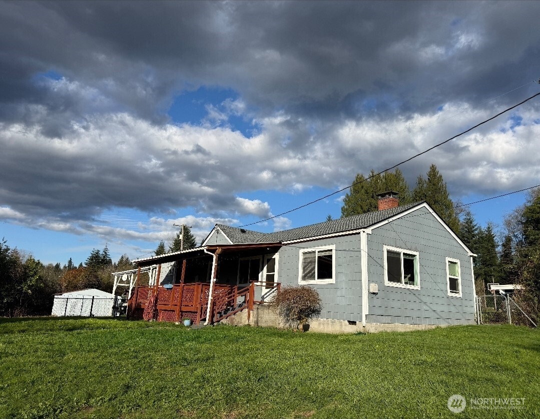 2201 Holcomb Loop Rd