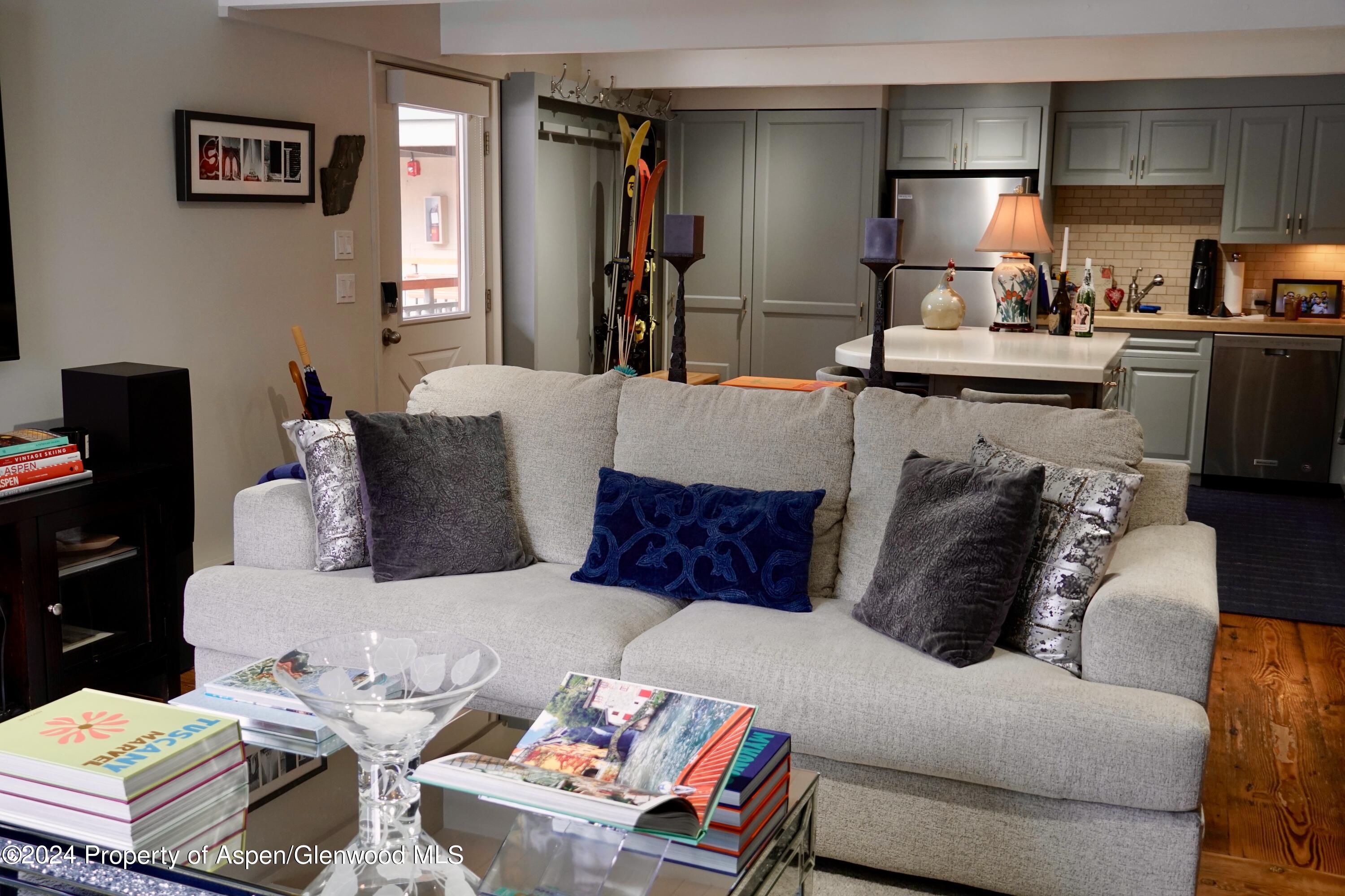 630 E Cooper Avenue, 20