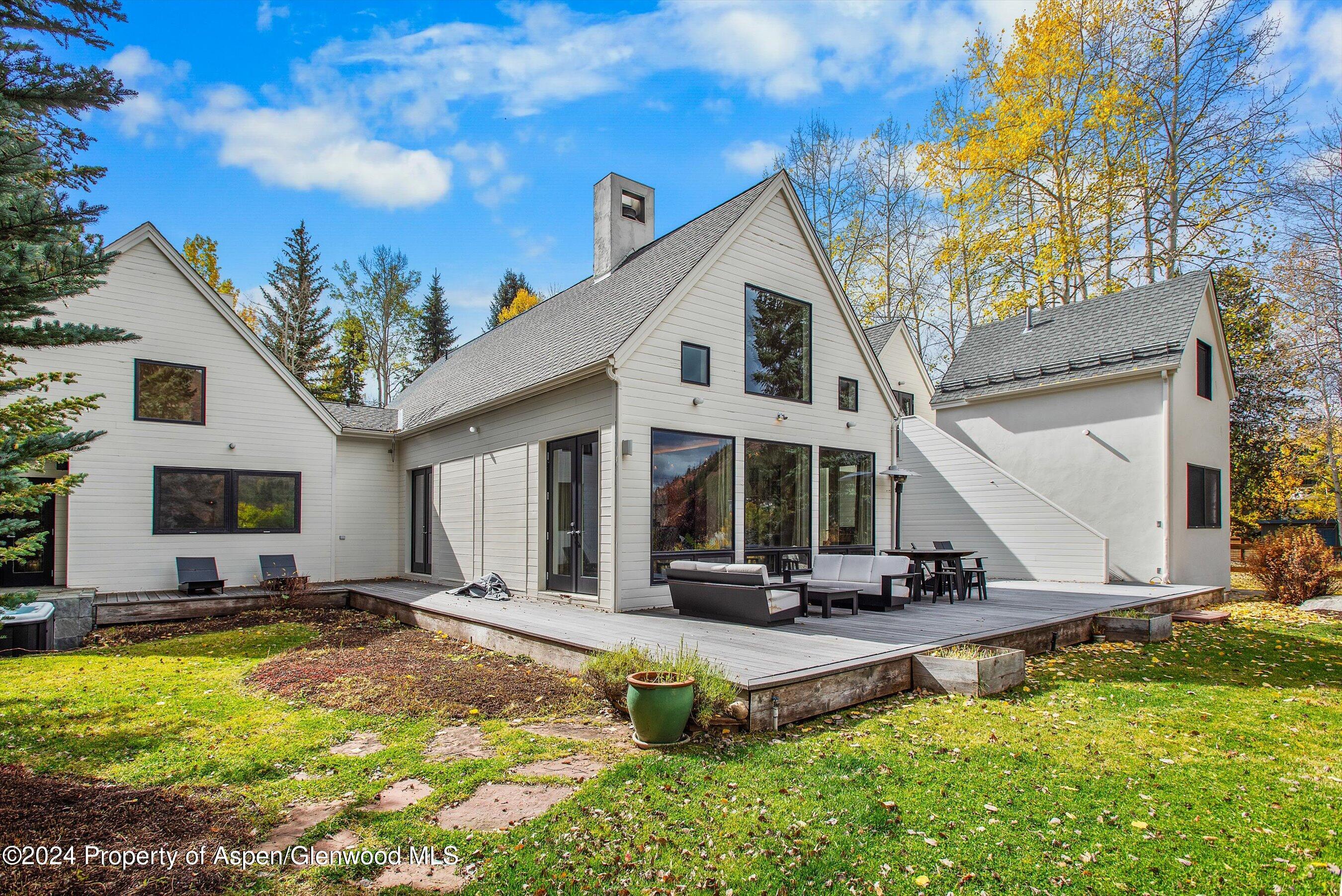 1270 Mountain View Drive