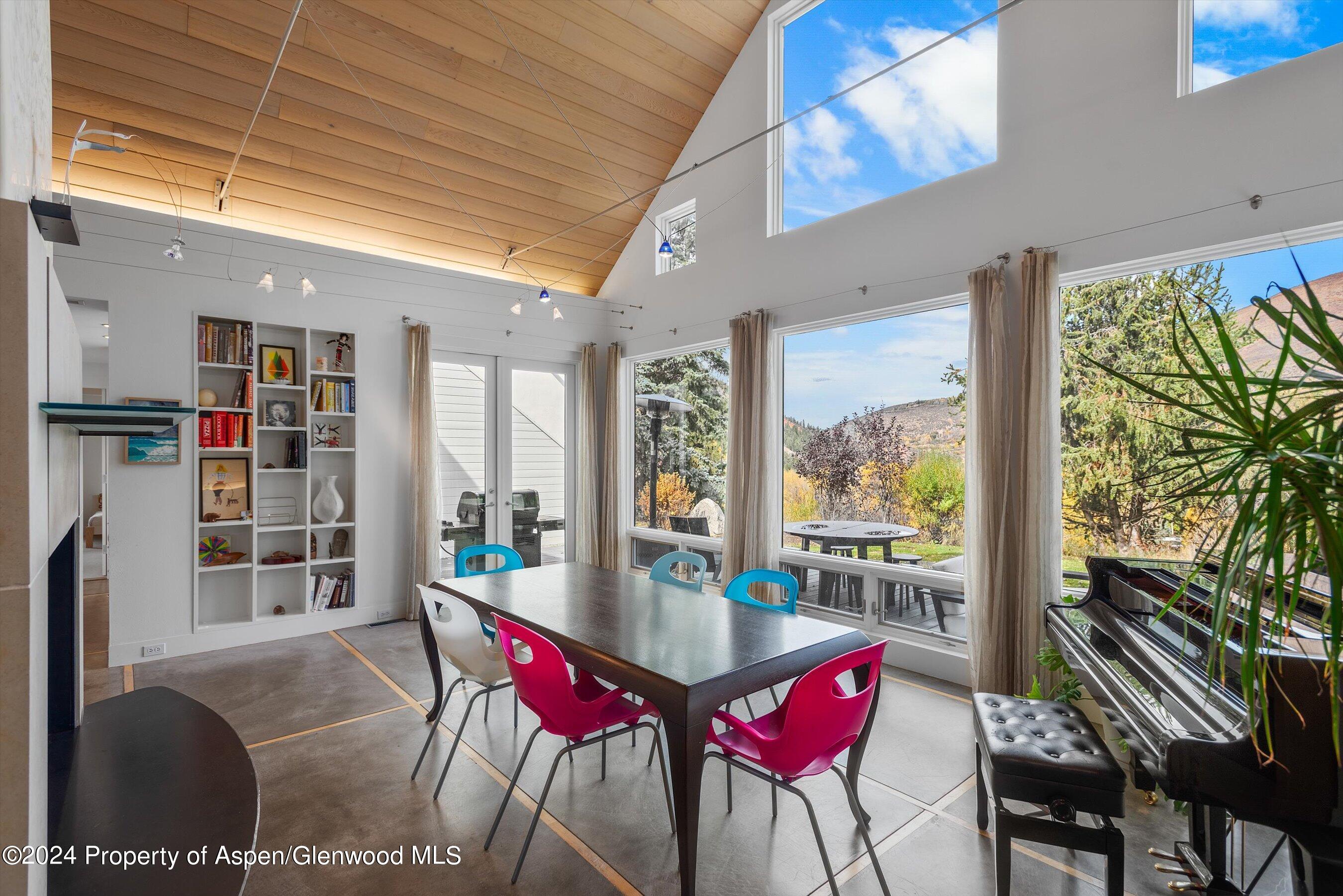 1270 Mountain View Drive