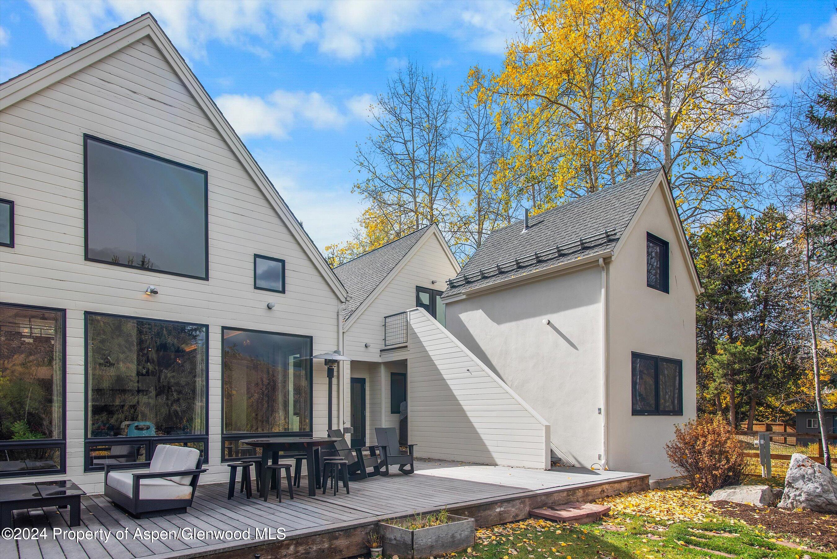 1270 Mountain View Drive