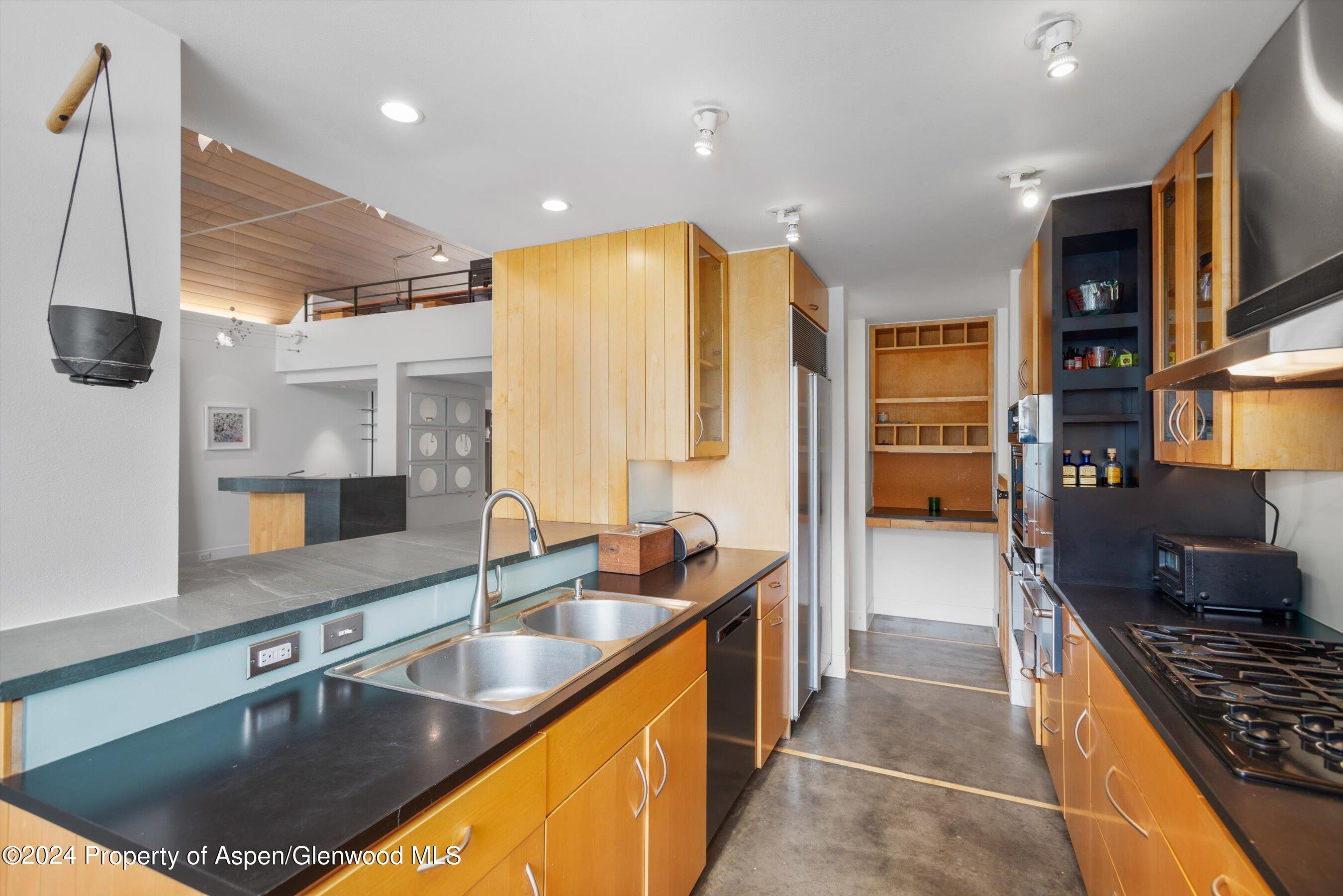 1270 Mountain View Drive