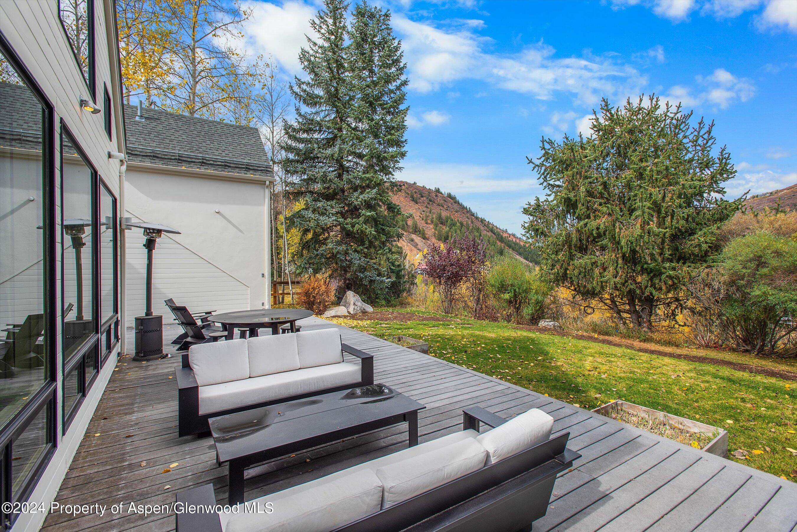 1270 Mountain View Drive
